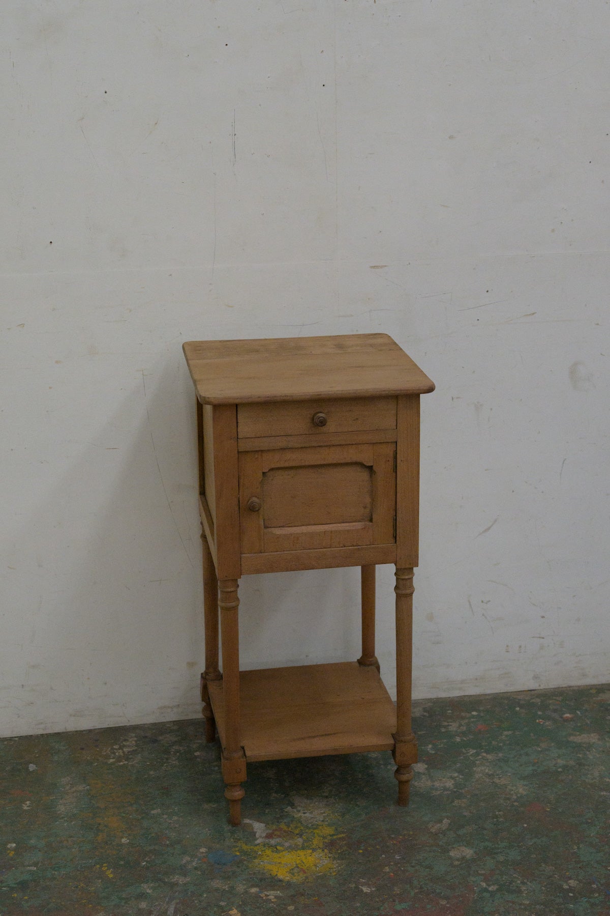 #0153 cabinet