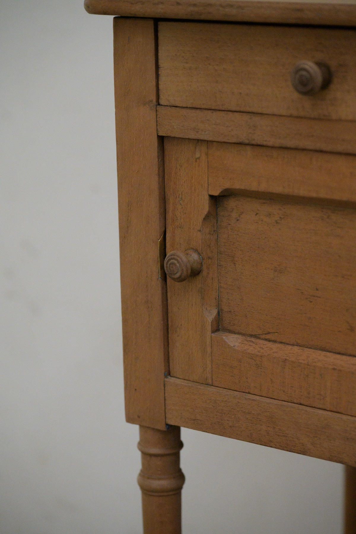 #0153 cabinet