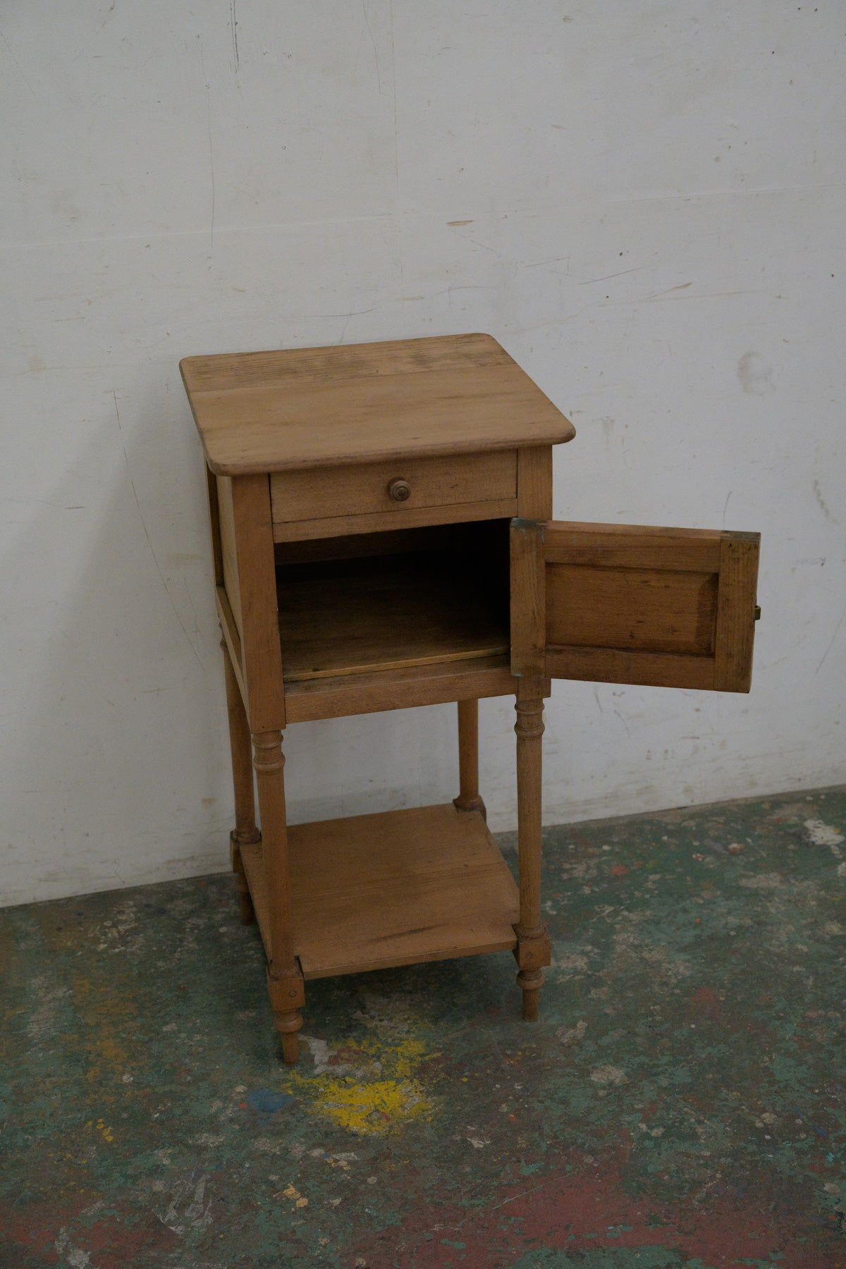 #0153 cabinet