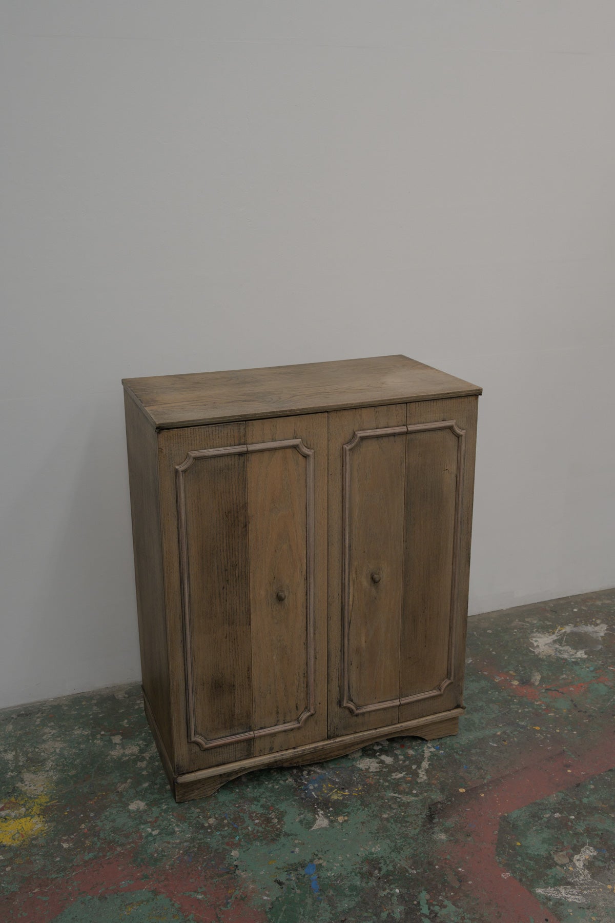 #0640 cabinet