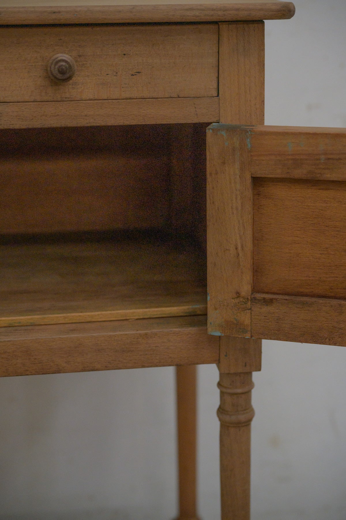#0153 cabinet