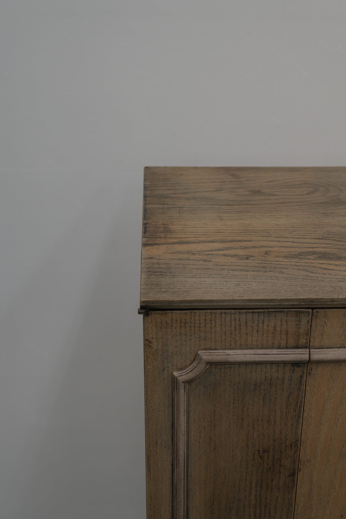 #0640 cabinet