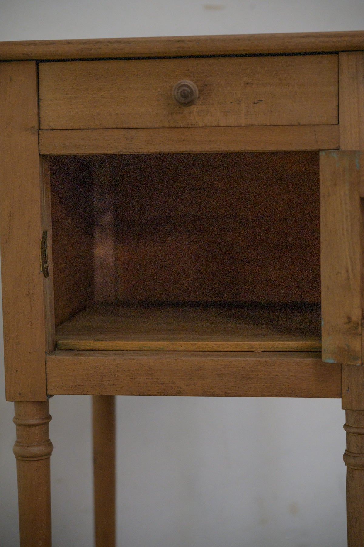 #0153 cabinet