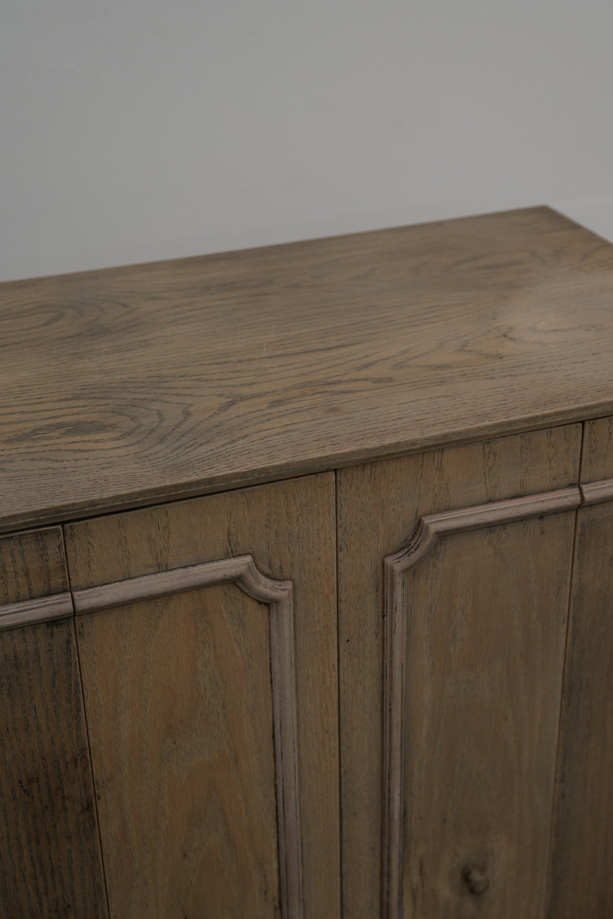 #0640 cabinet