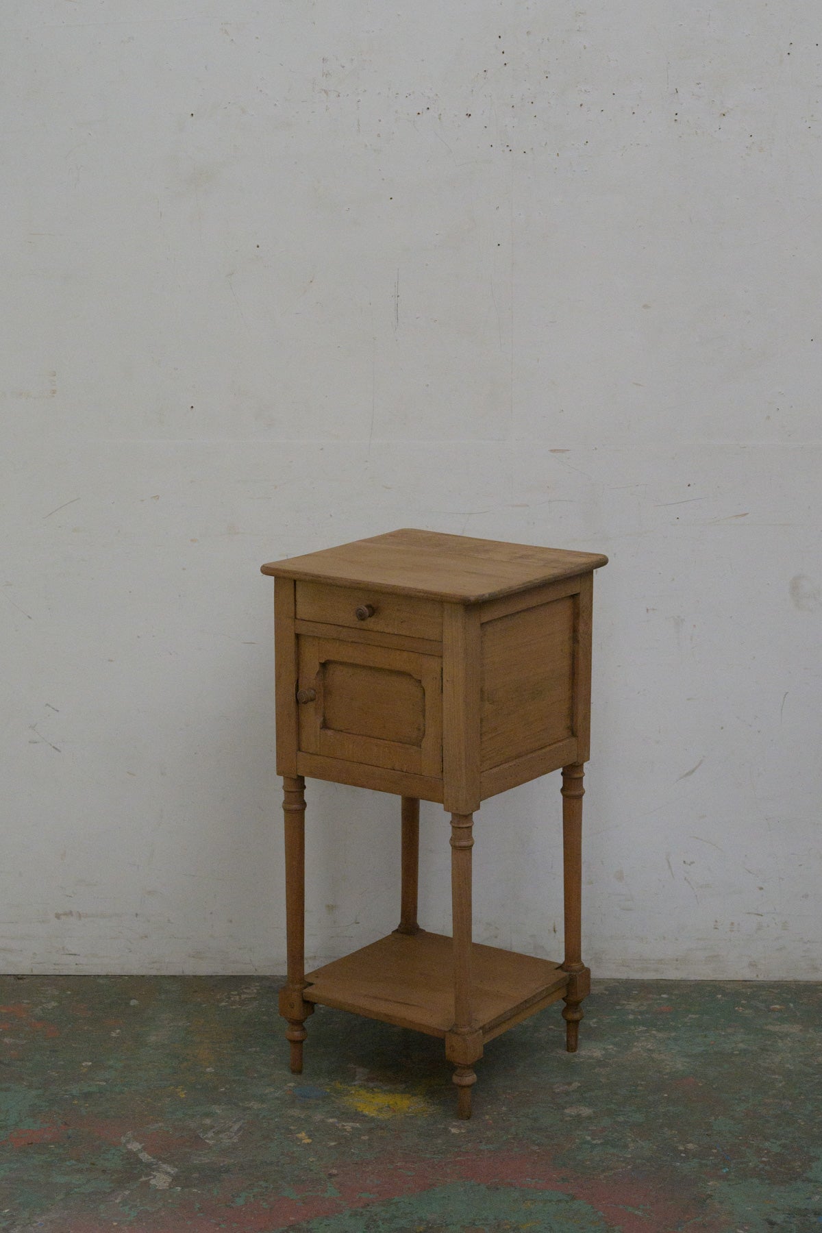 #0153 cabinet