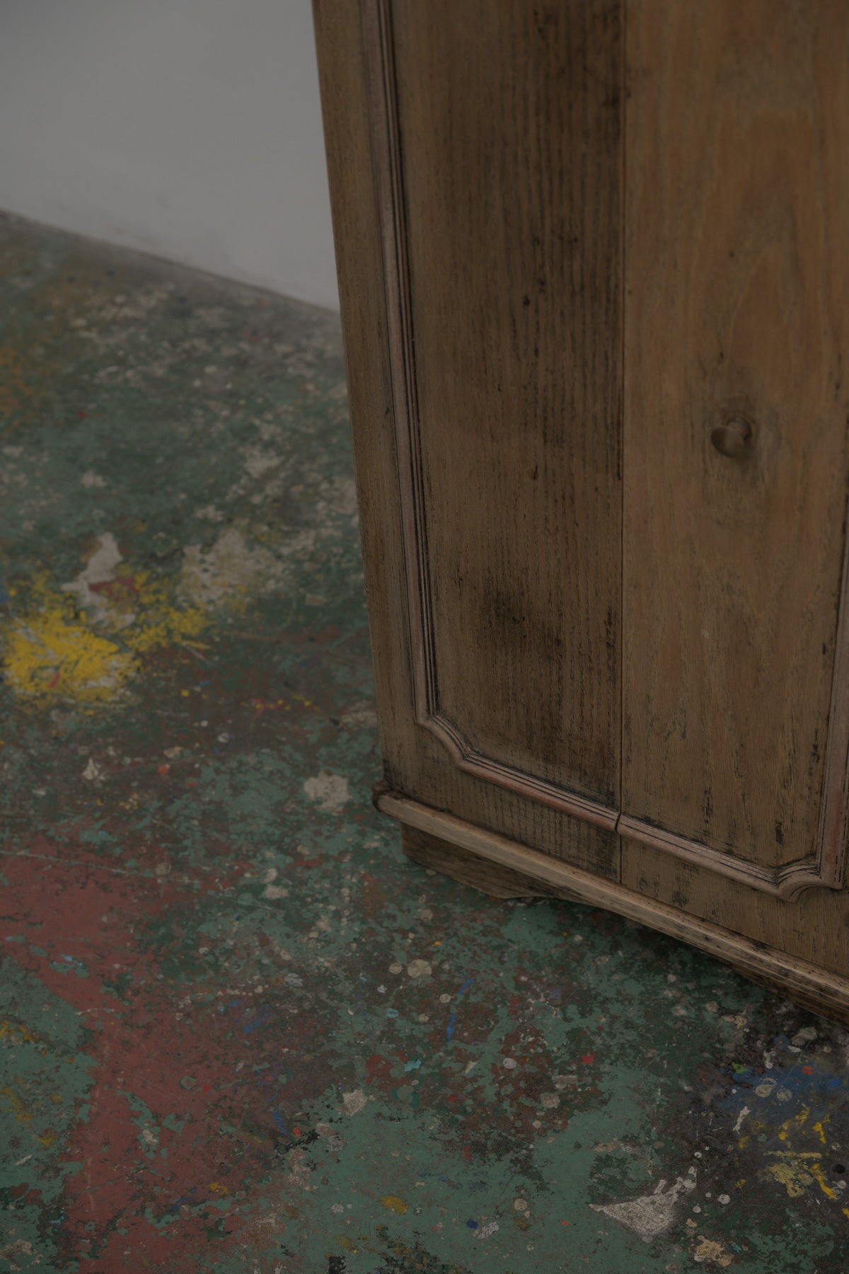 #0640 cabinet