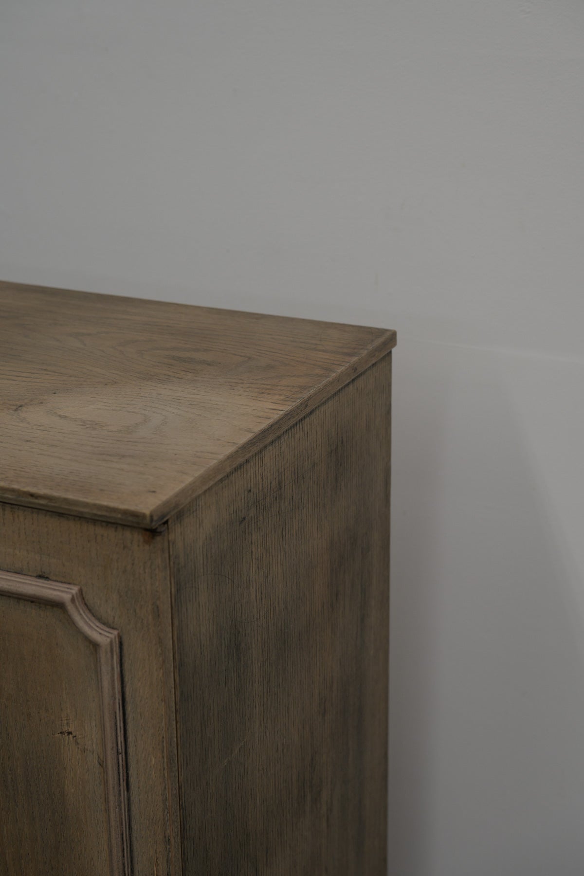 #0640 cabinet