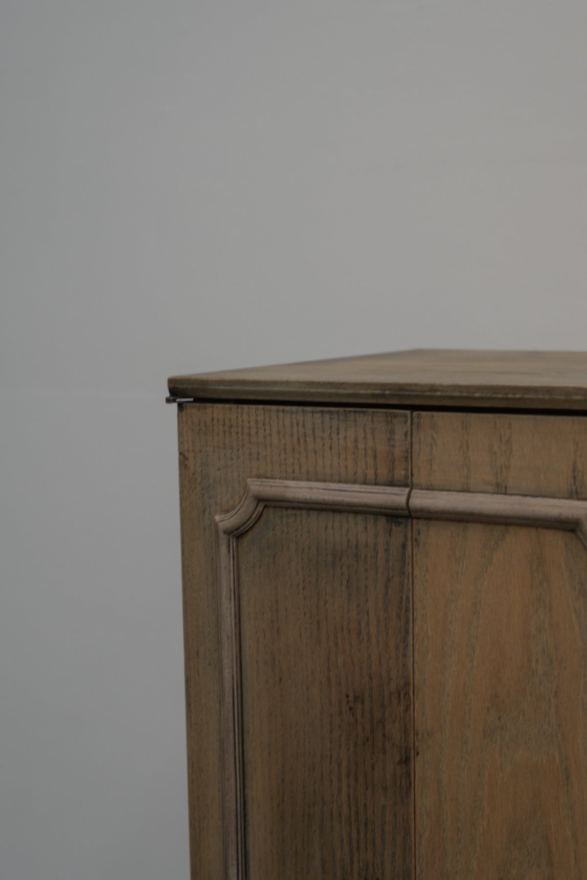#0640 cabinet