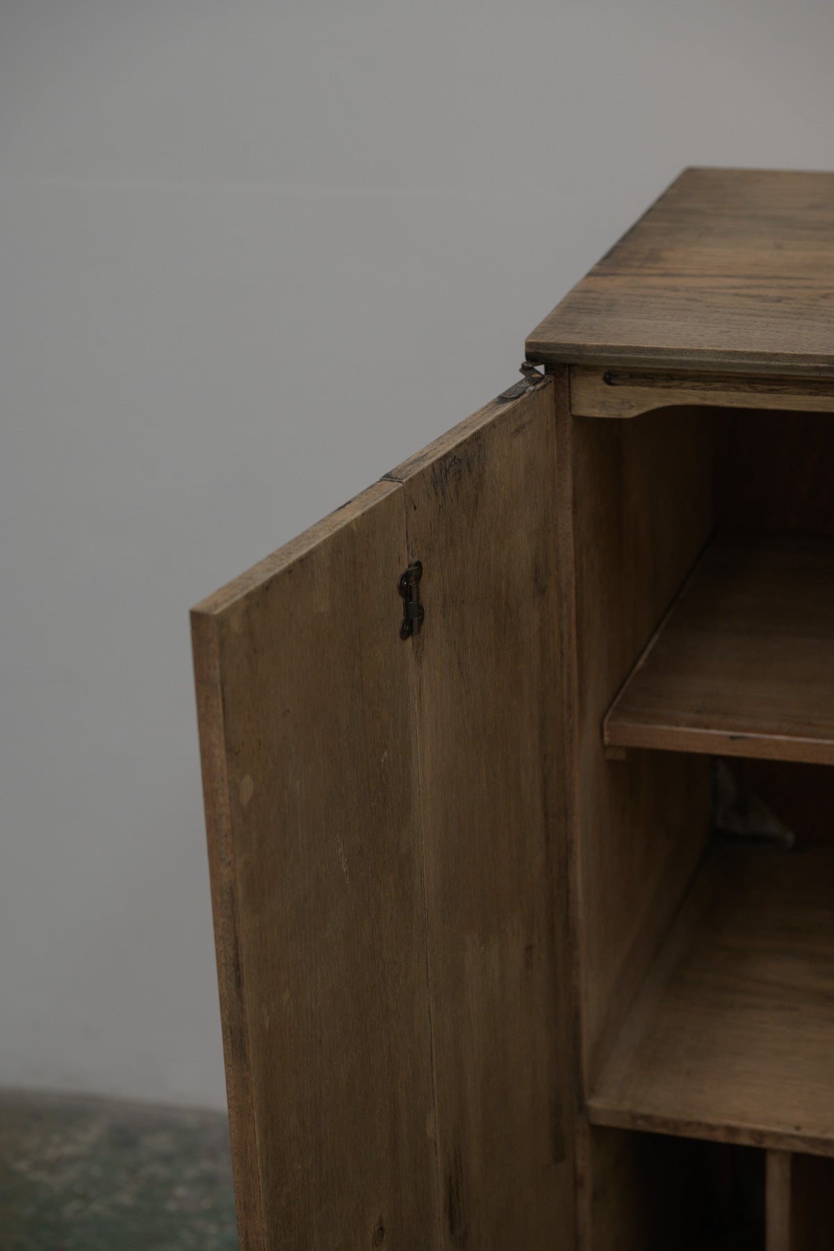 #0640 cabinet