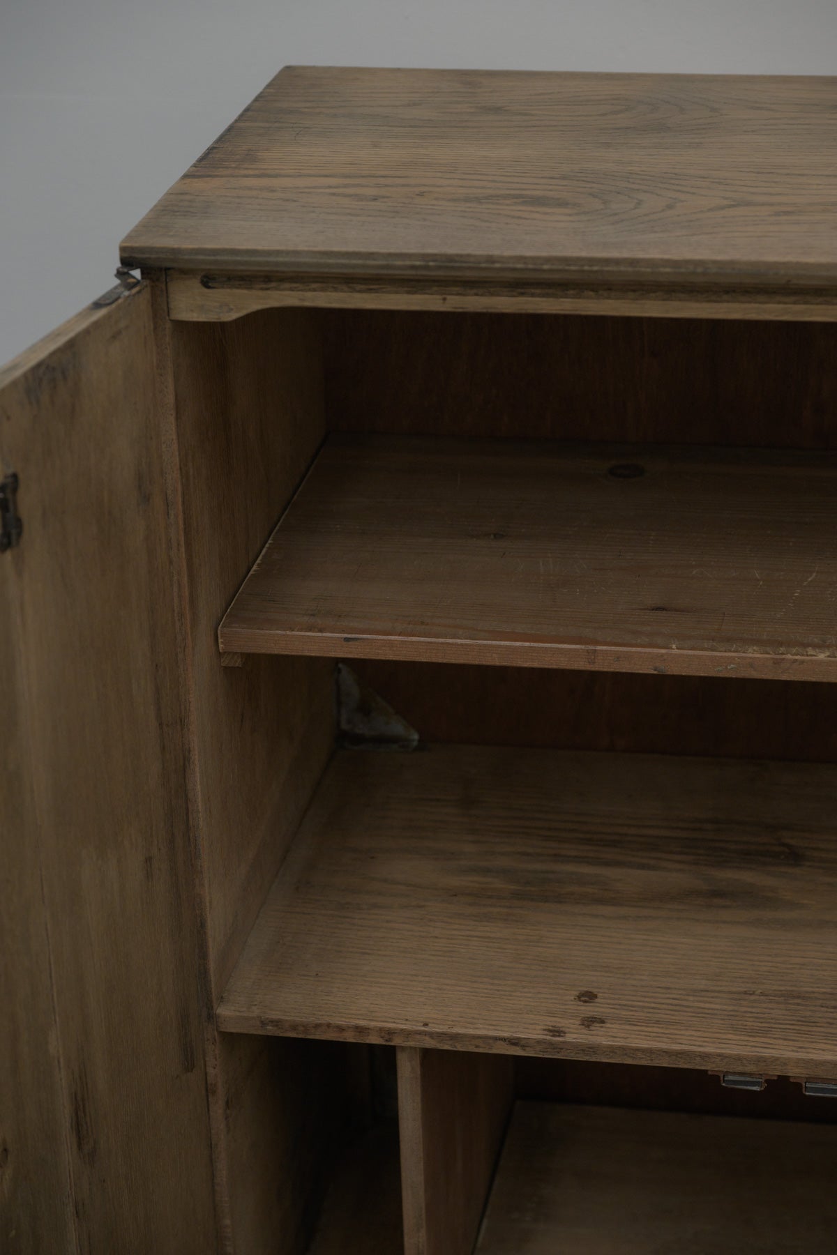 #0640 cabinet