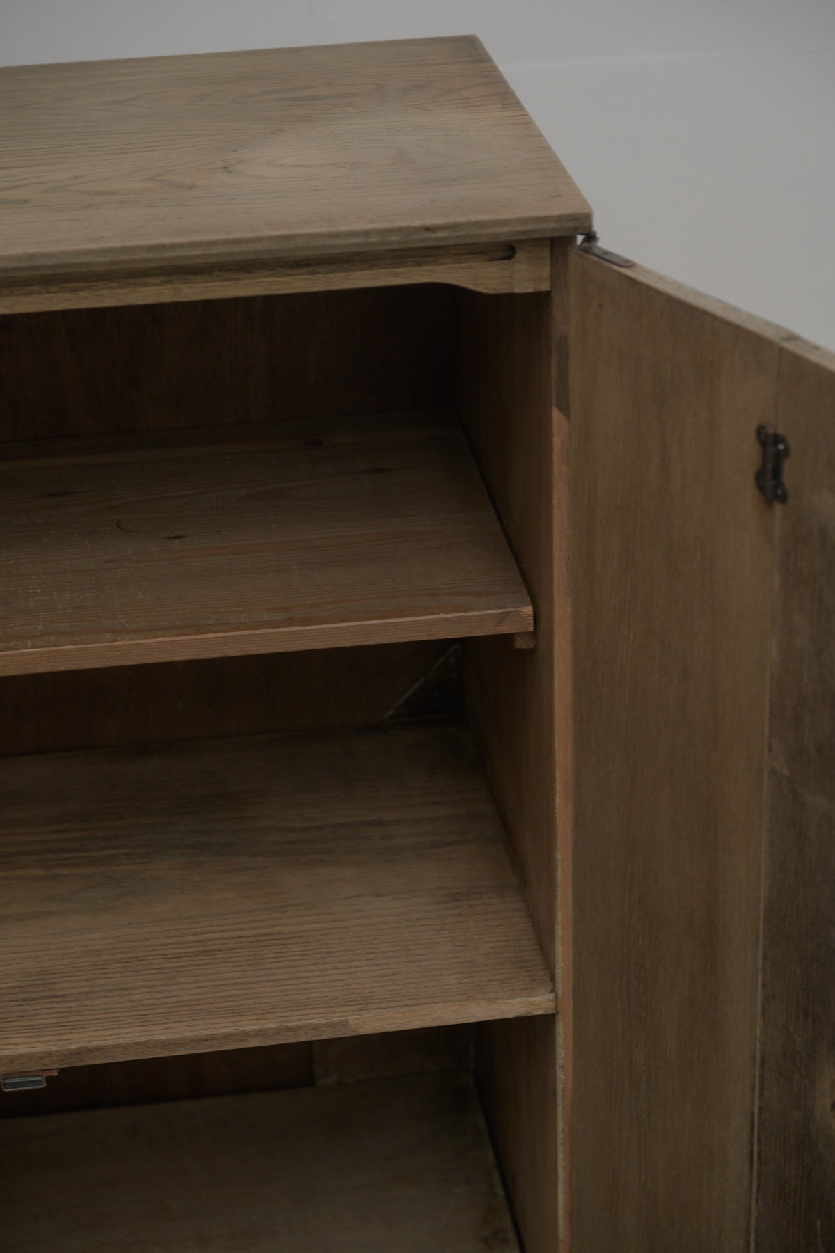 #0640 cabinet