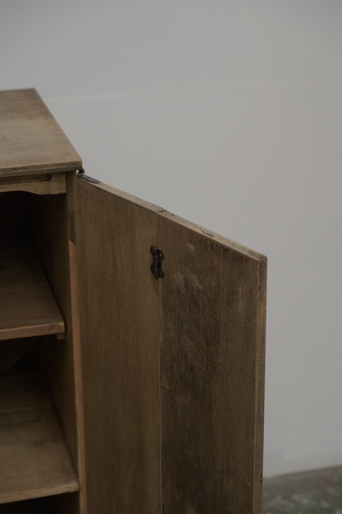 #0640 cabinet
