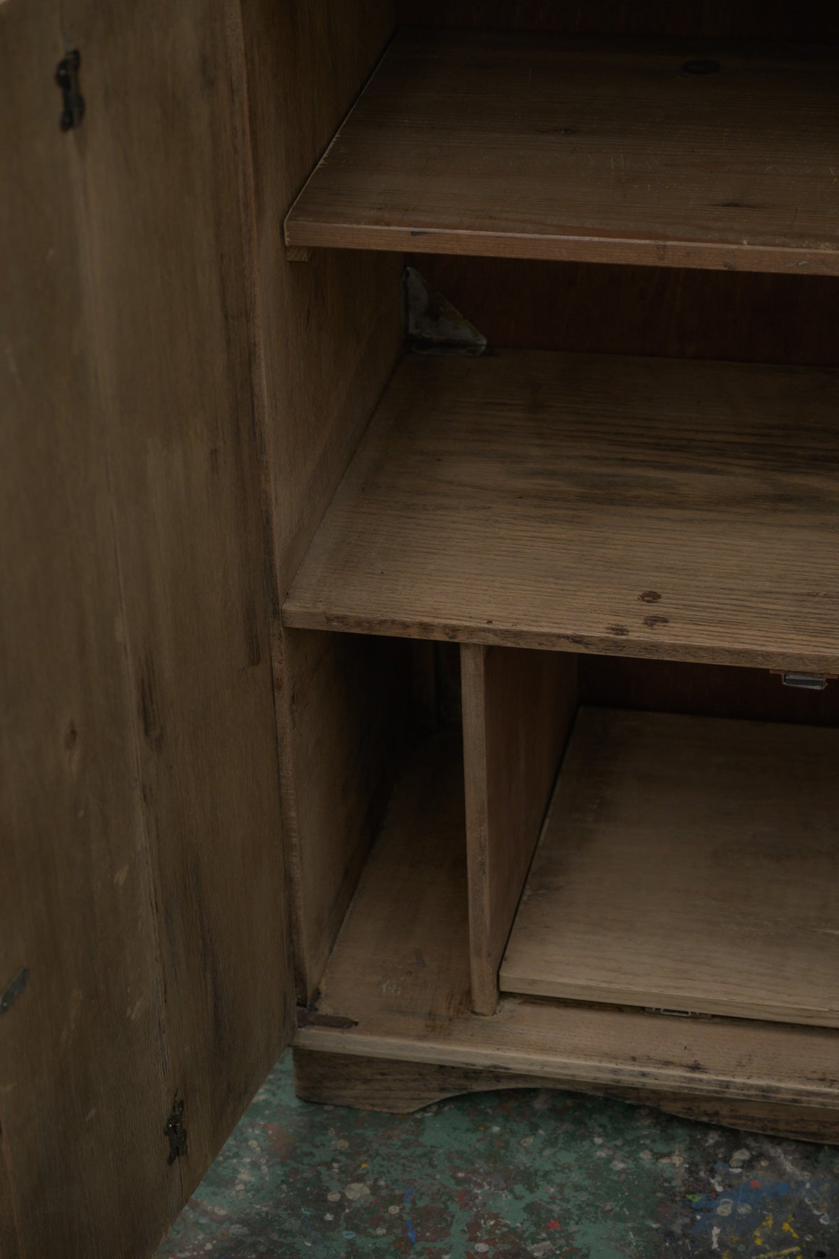 #0640 cabinet