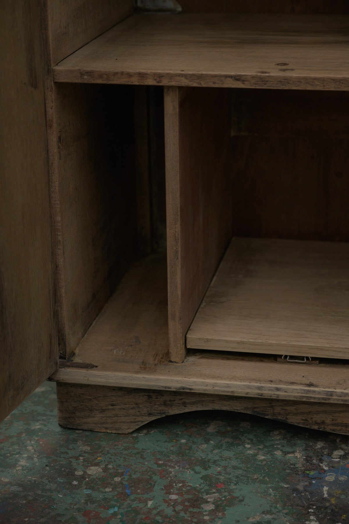 #0640 cabinet