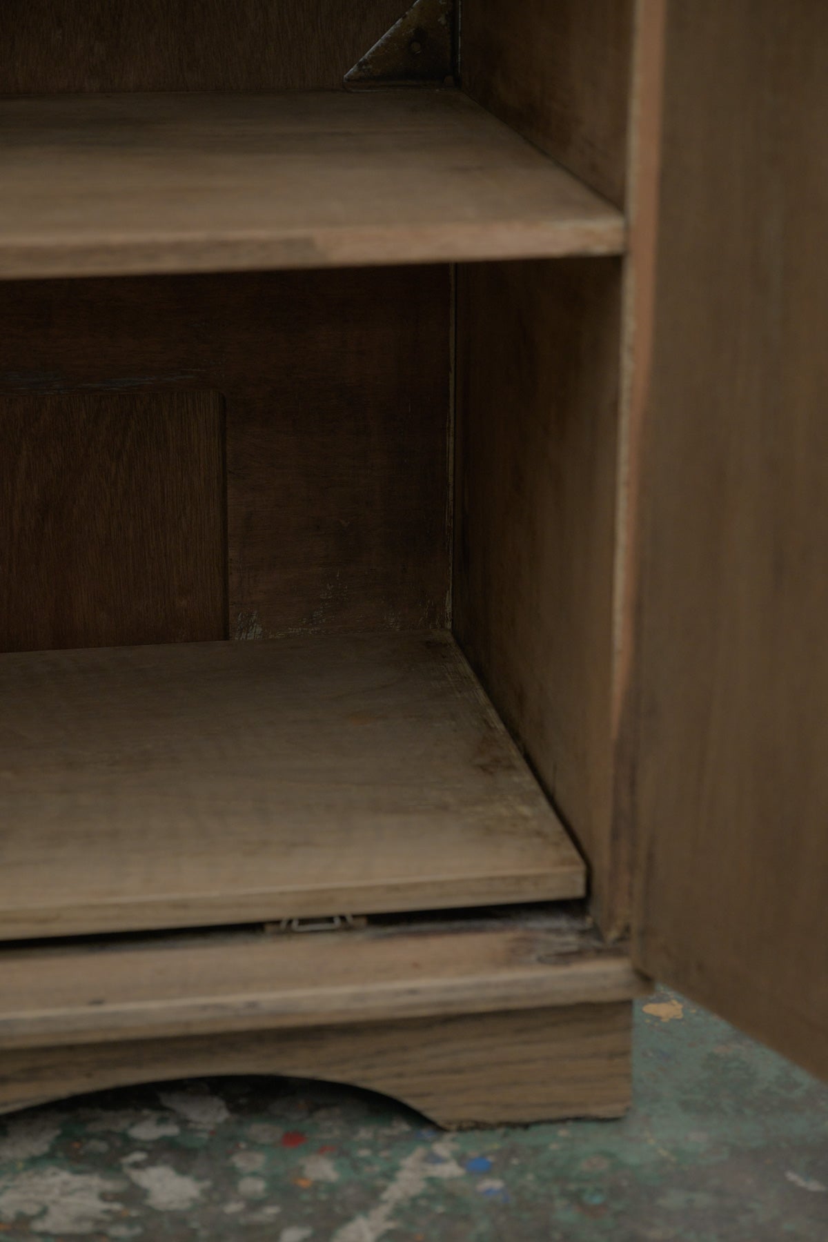 #0640 cabinet