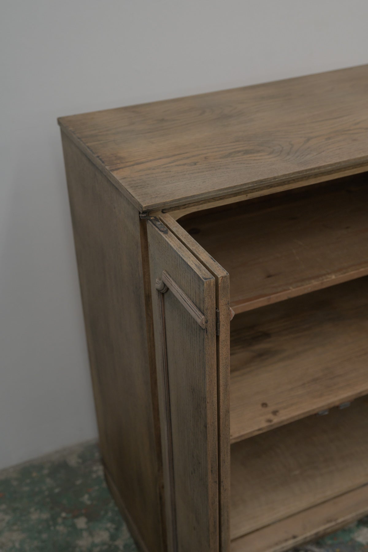 #0640 cabinet