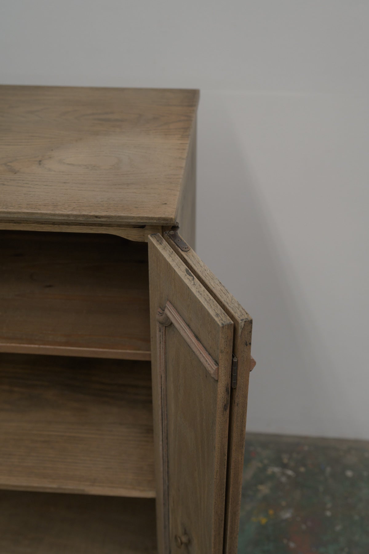 #0640 cabinet