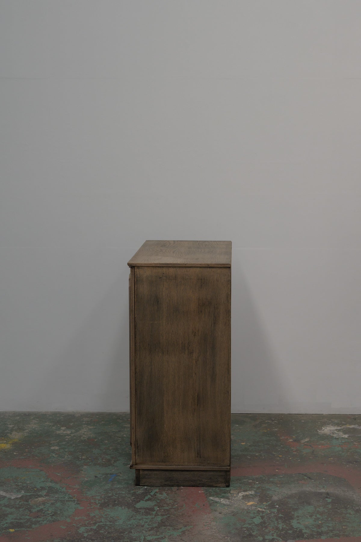 #0640 cabinet