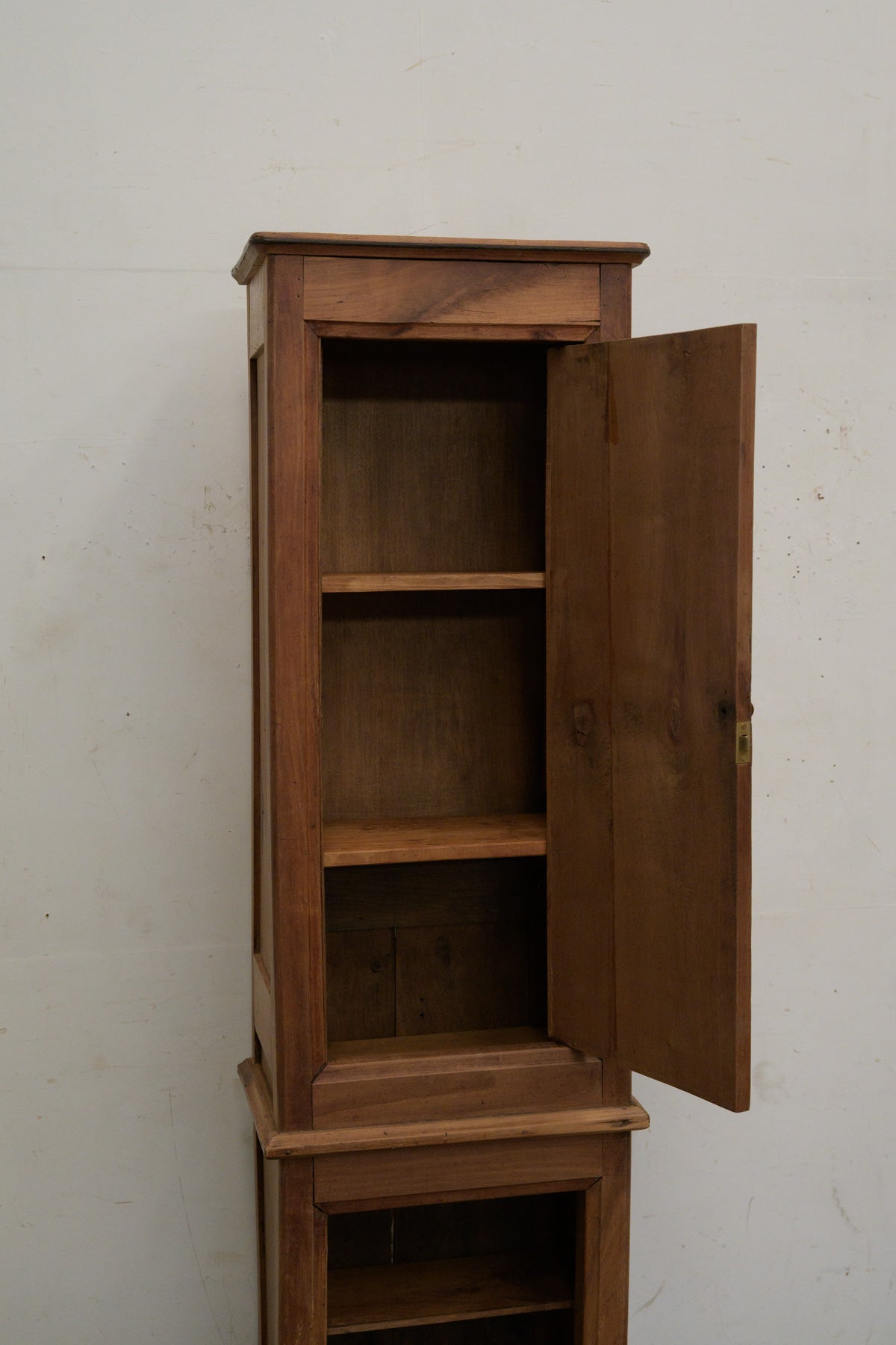 #0156 cabinet