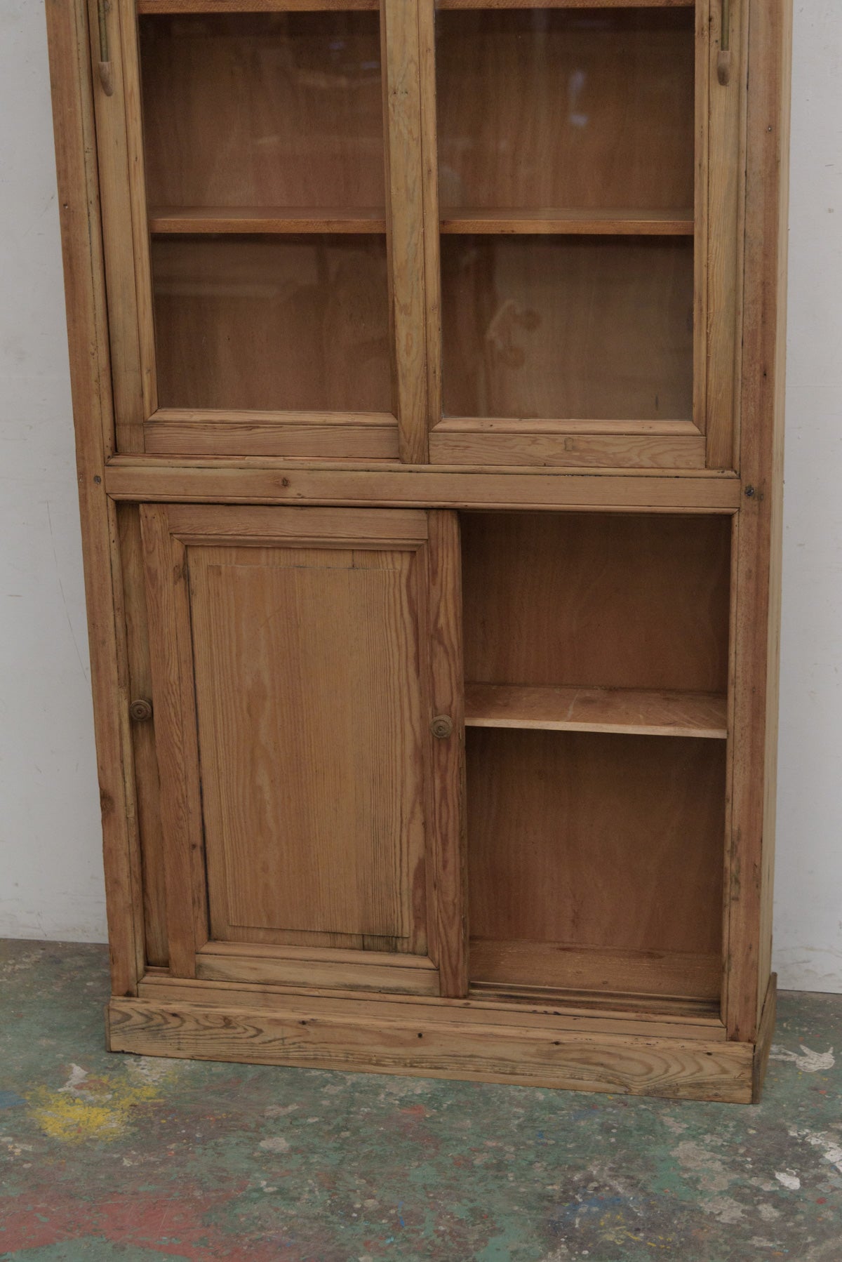 #0032 cabinet