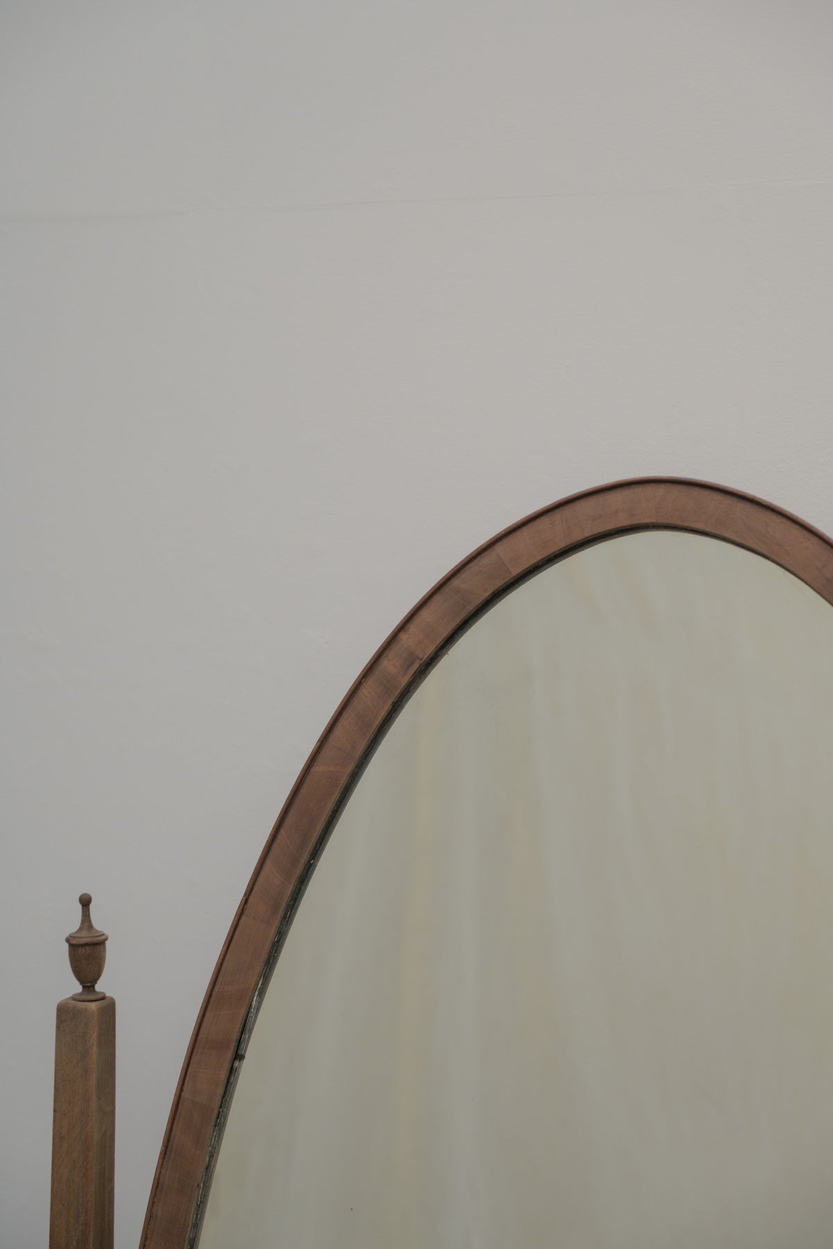 #0663 stand mirror