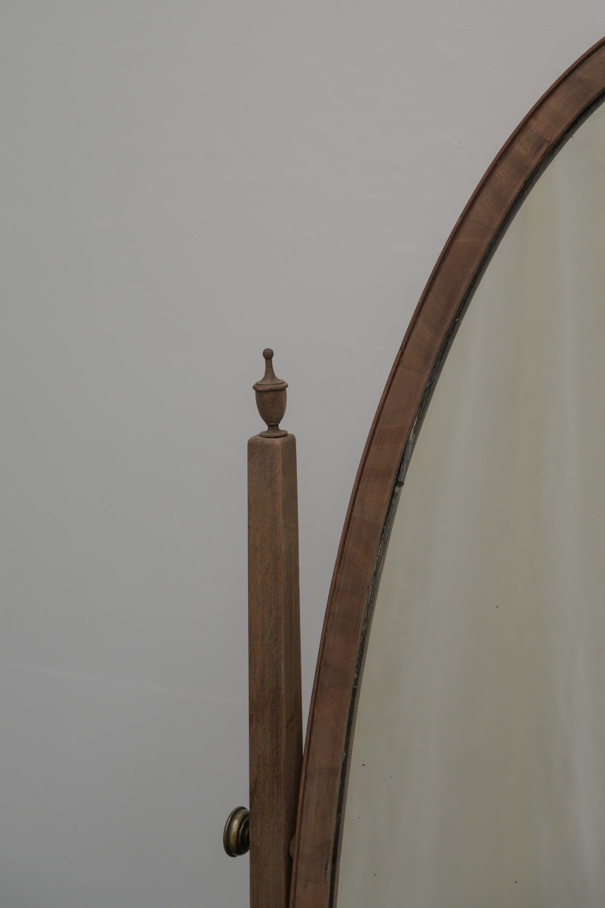 #0663 stand mirror