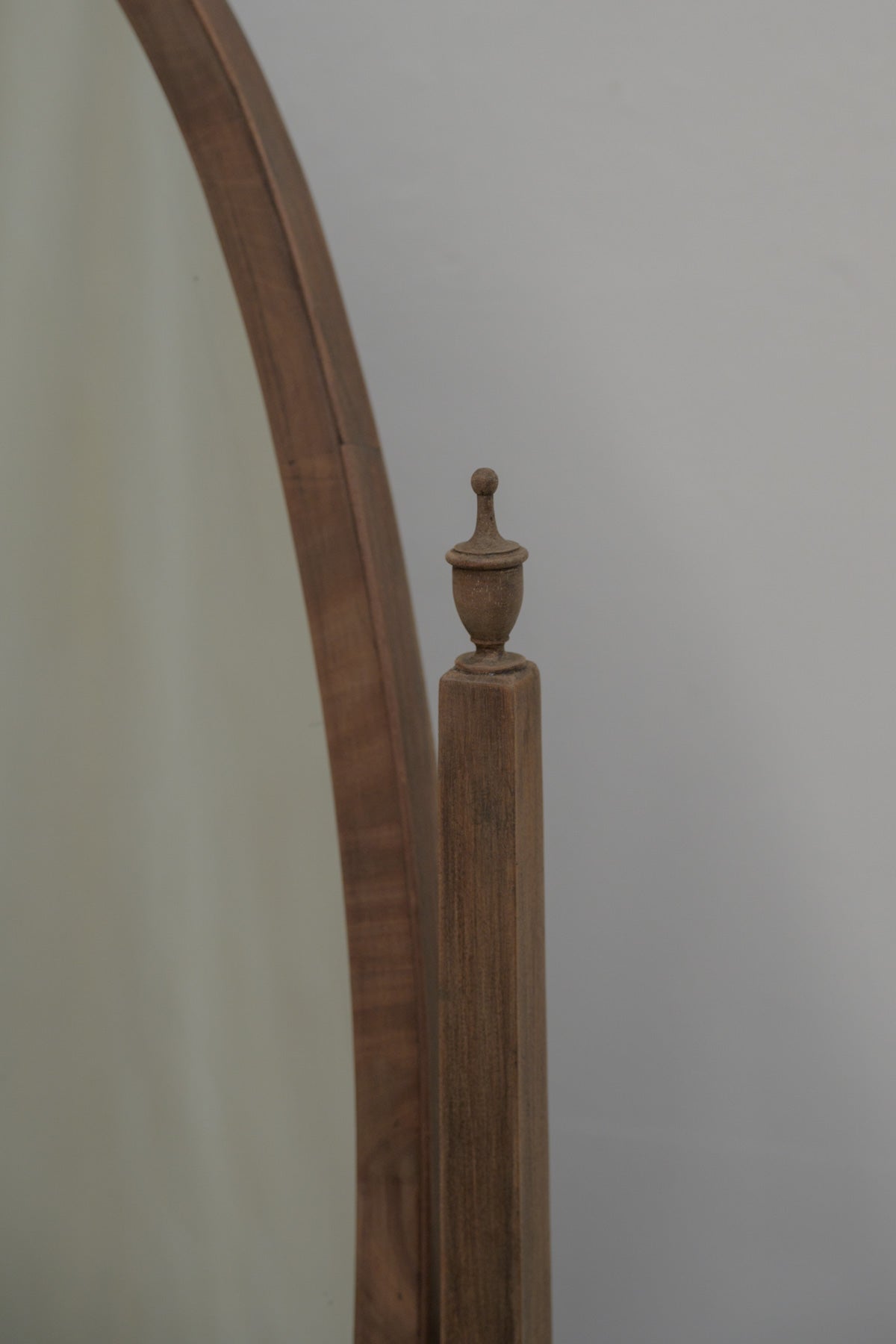 #0663 stand mirror