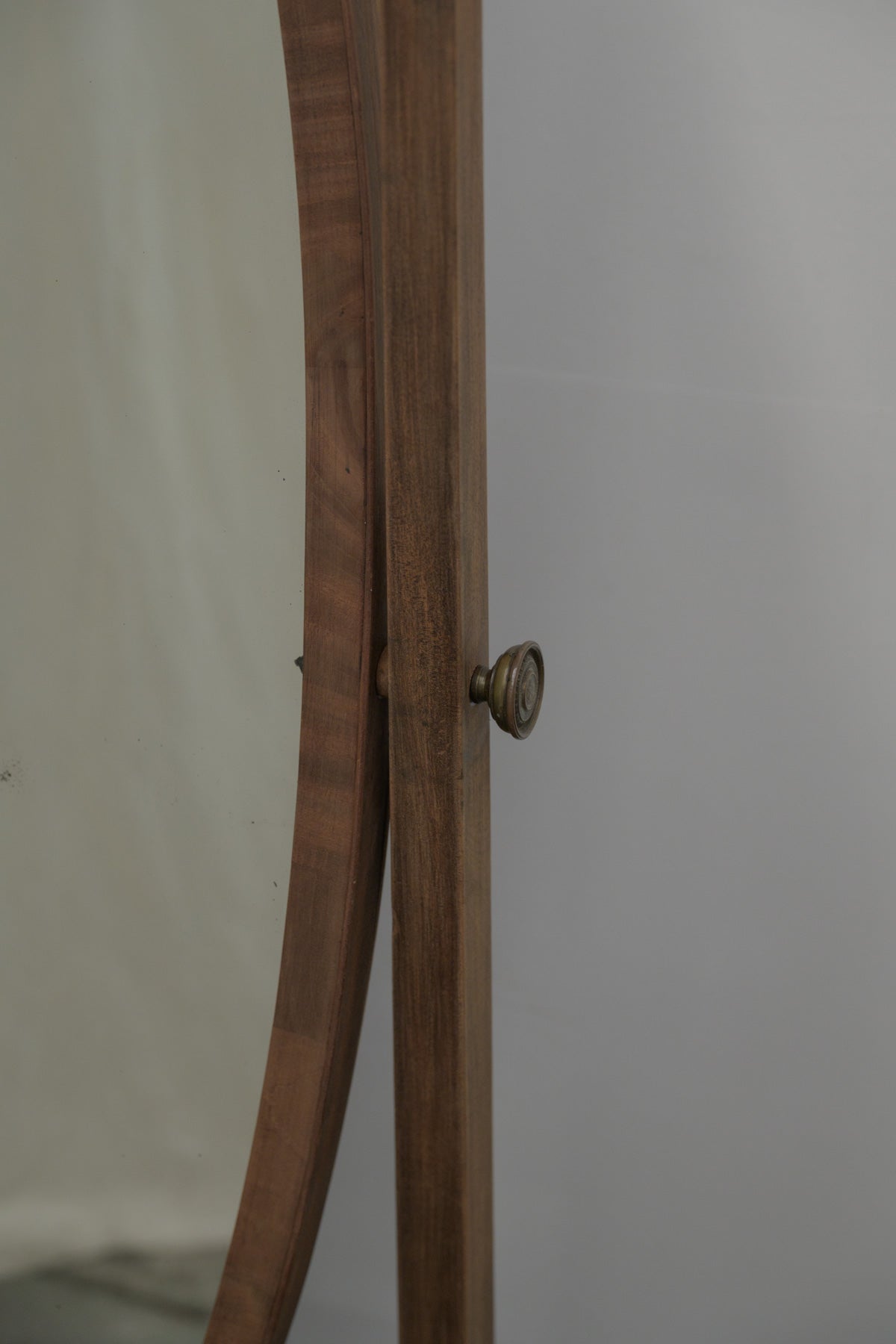 #0663 stand mirror