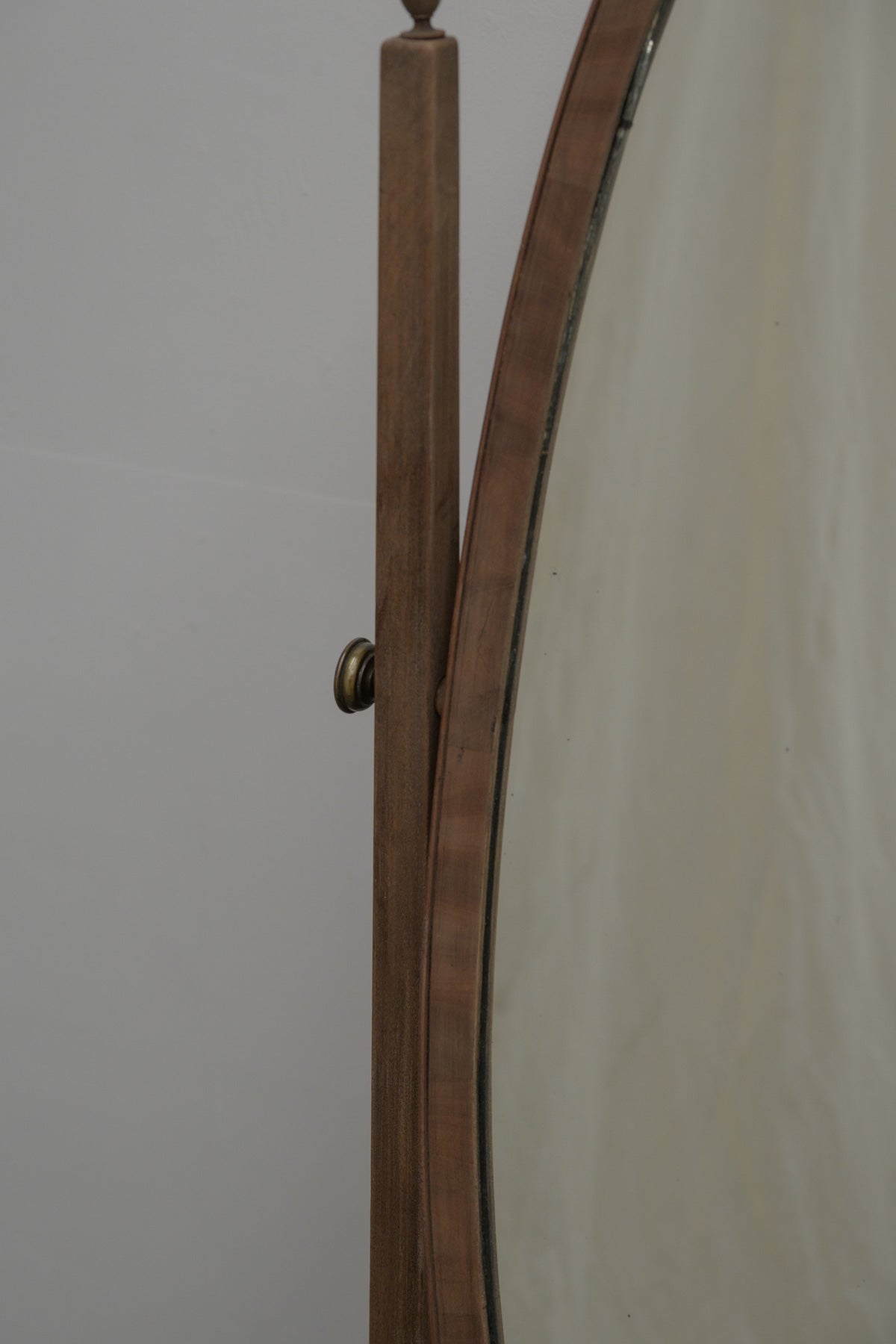 #0663 stand mirror