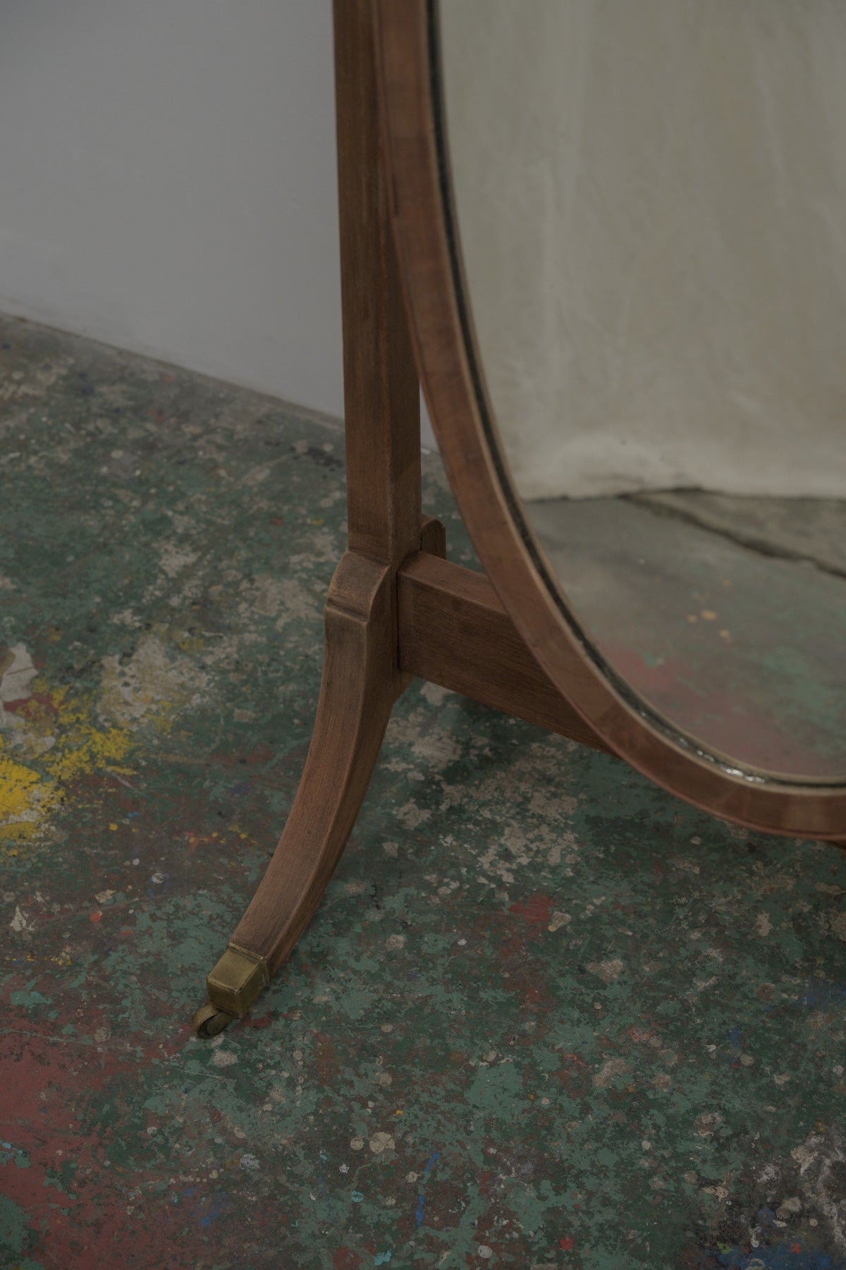 #0663 stand mirror