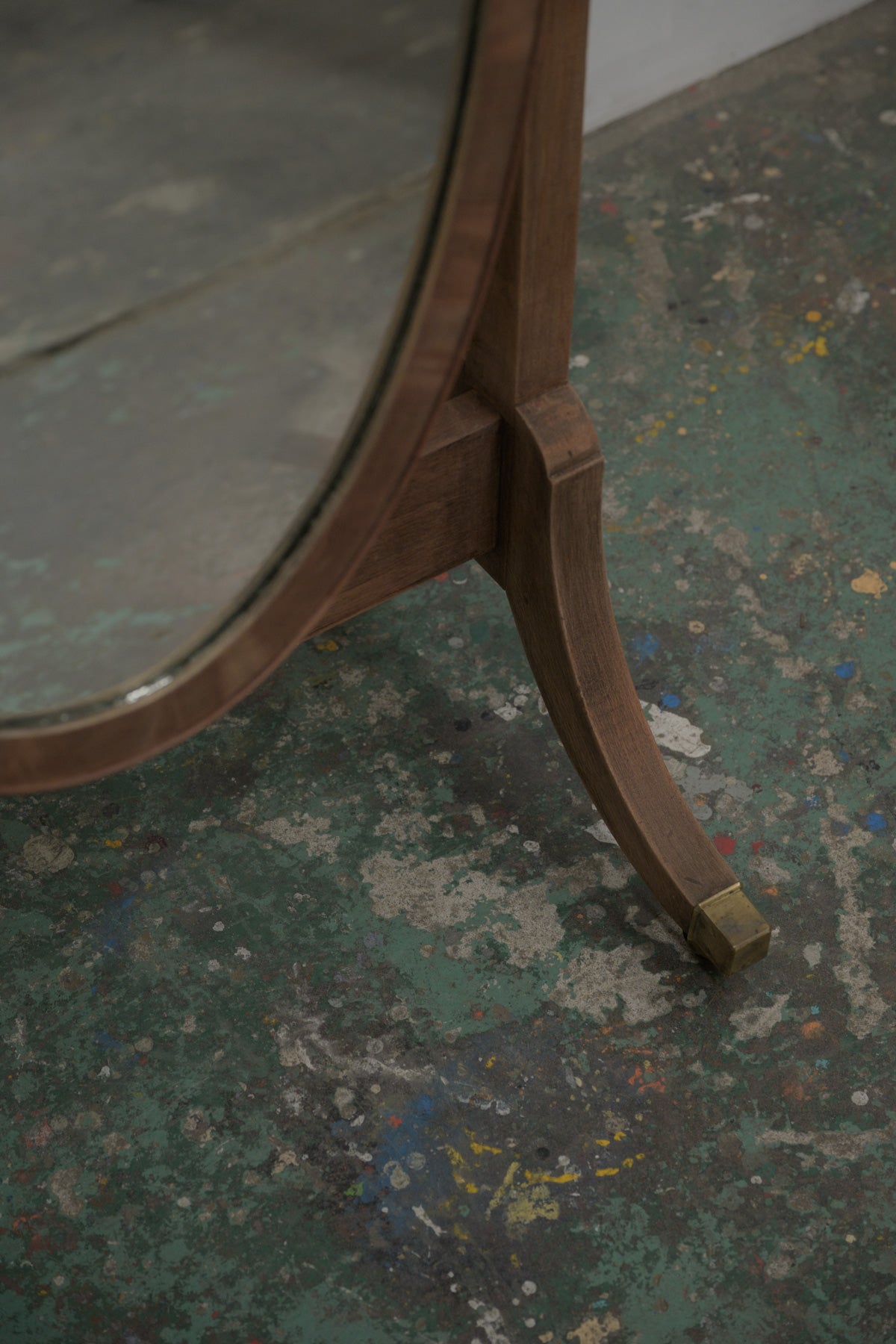 #0663 stand mirror