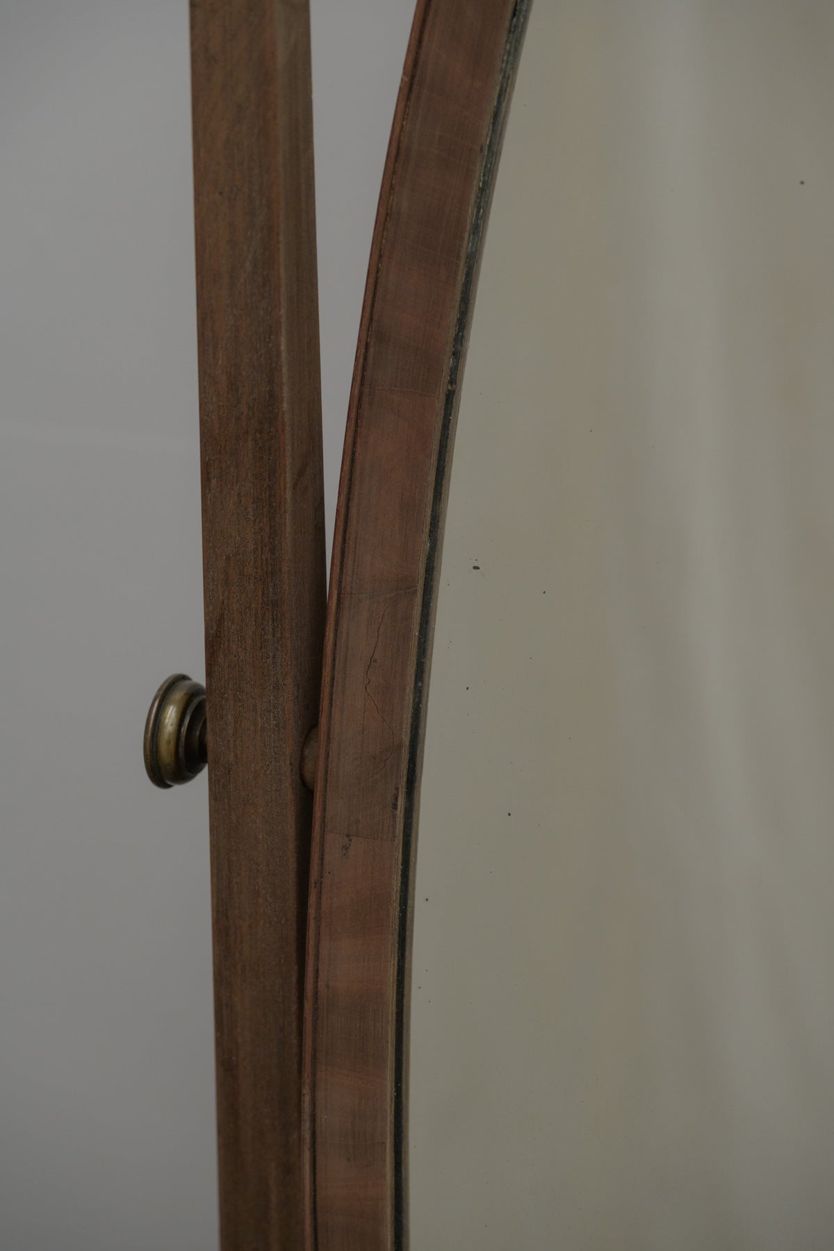 #0663 stand mirror