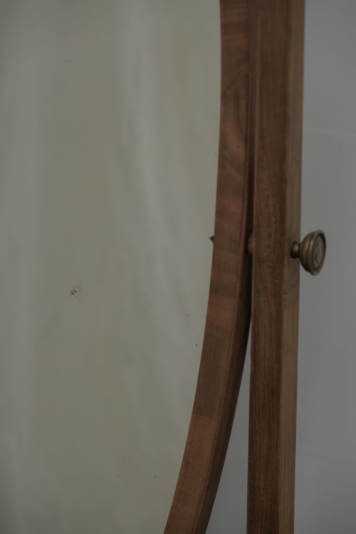 #0663 stand mirror