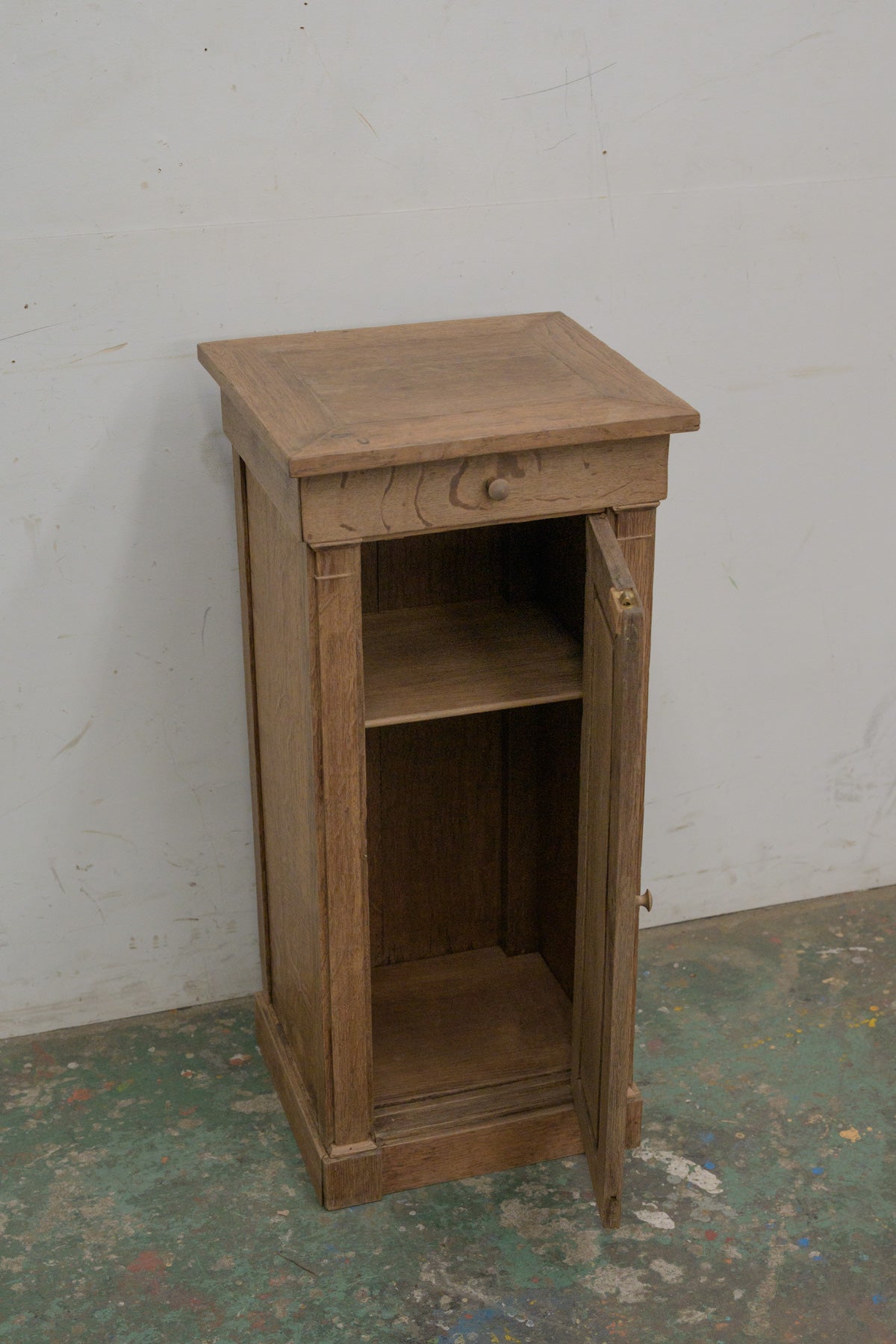 #0178 cabinet