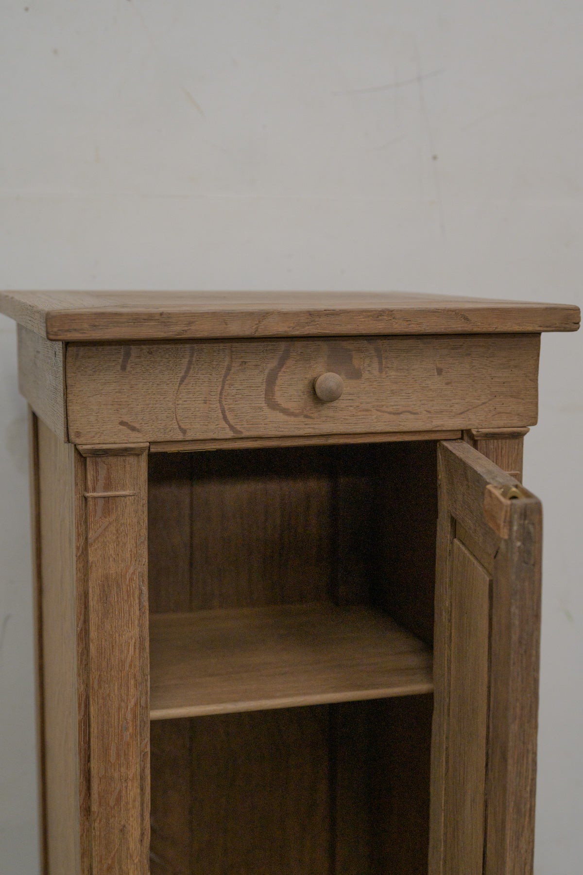#0178 cabinet