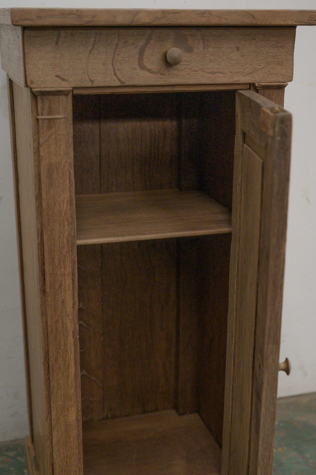 #0178 cabinet
