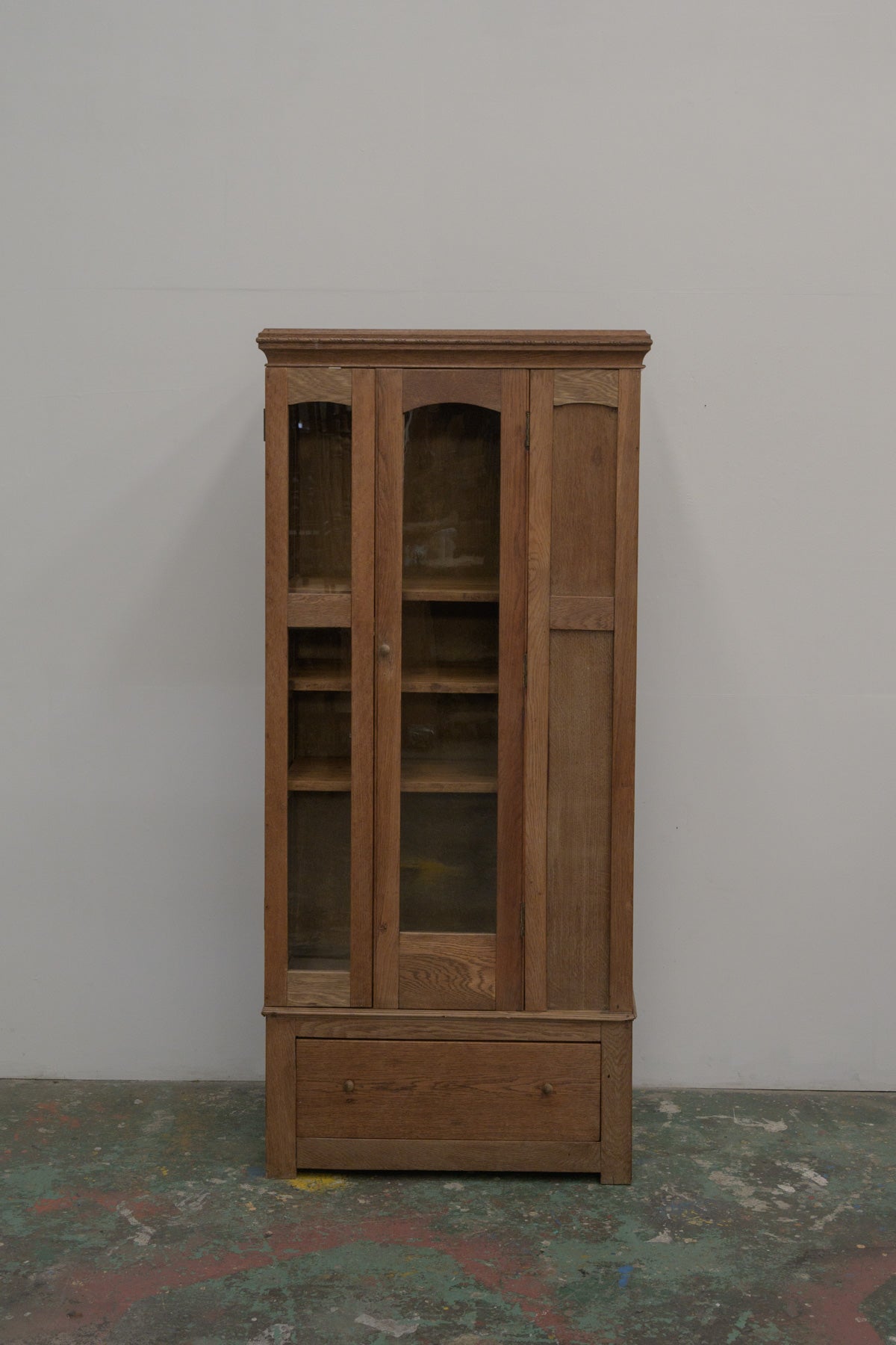 #0670 glass cabinet