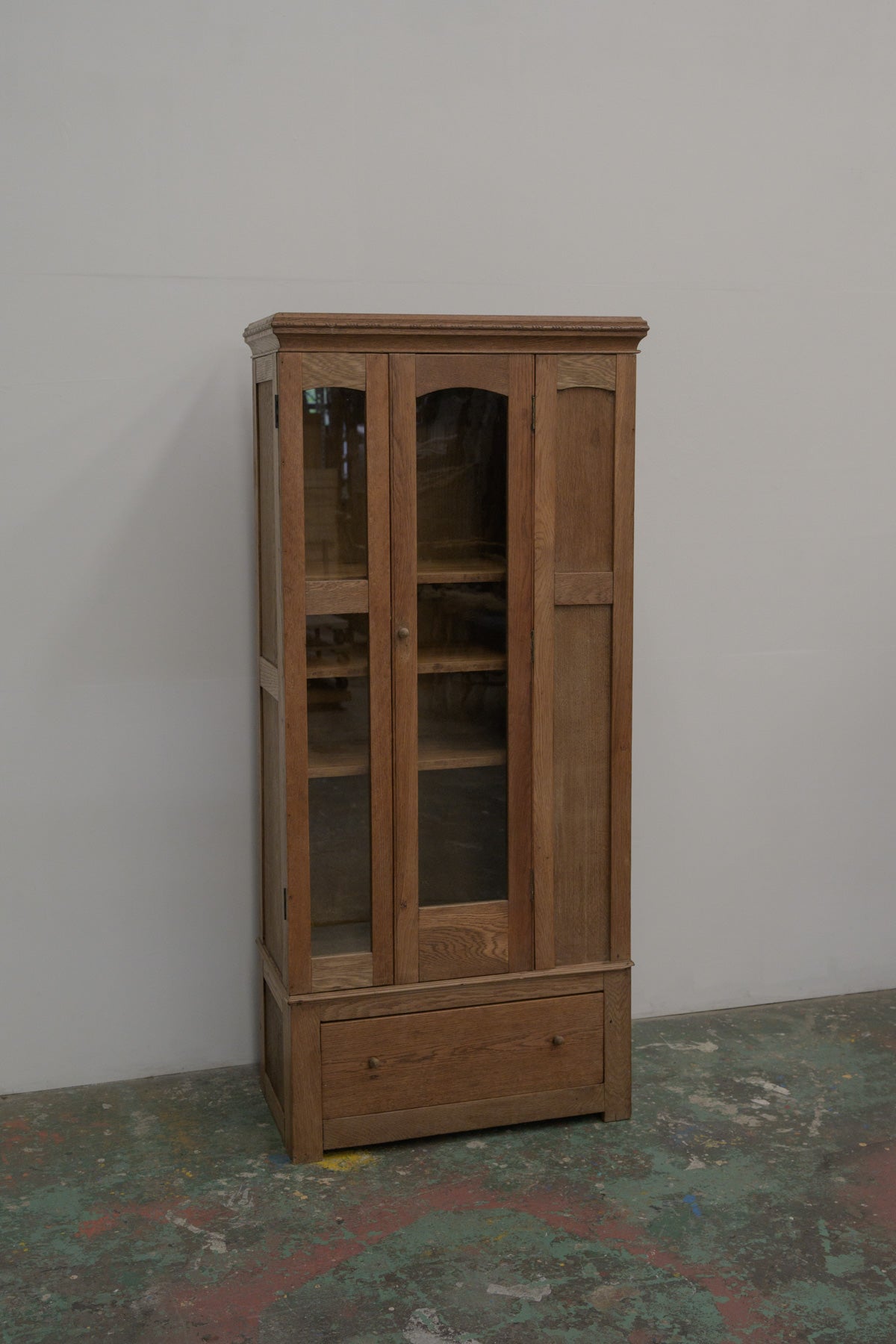 #0670 glass cabinet