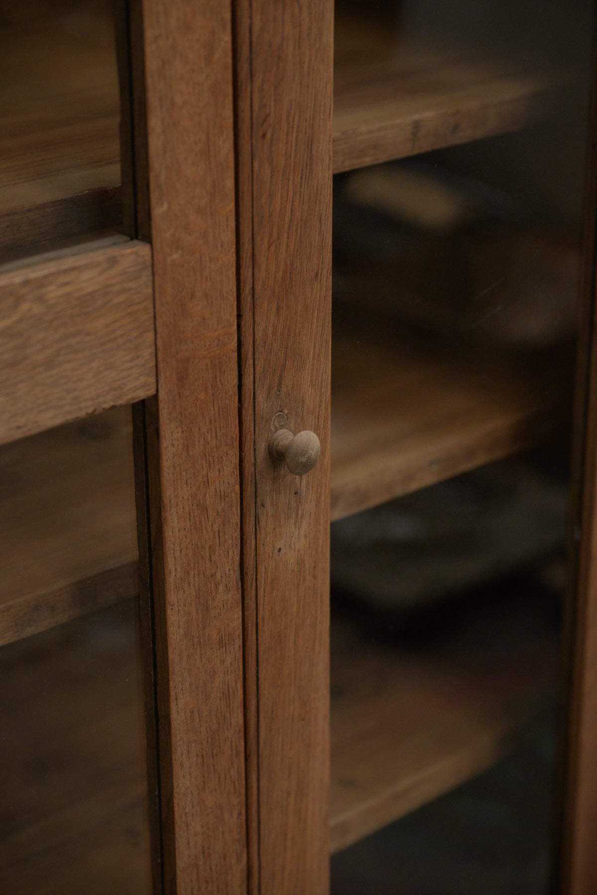 #0670 glass cabinet