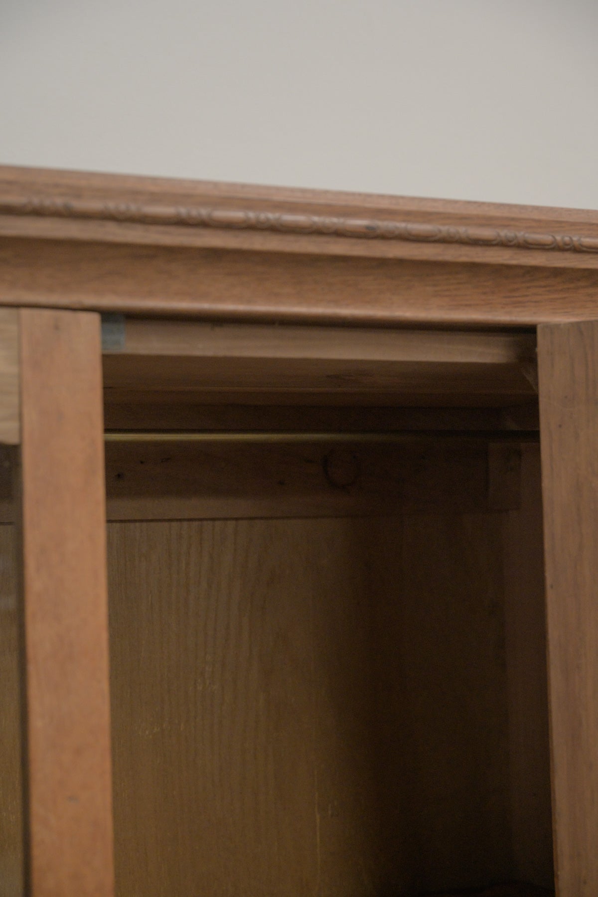 #0670 glass cabinet