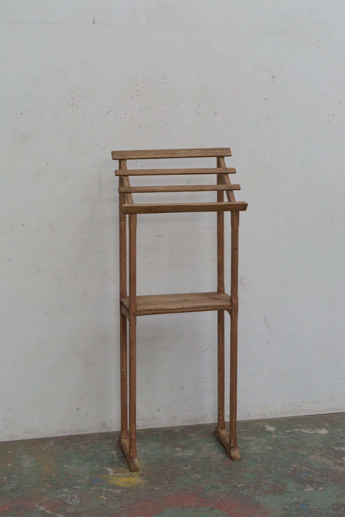 #0064 menu stand