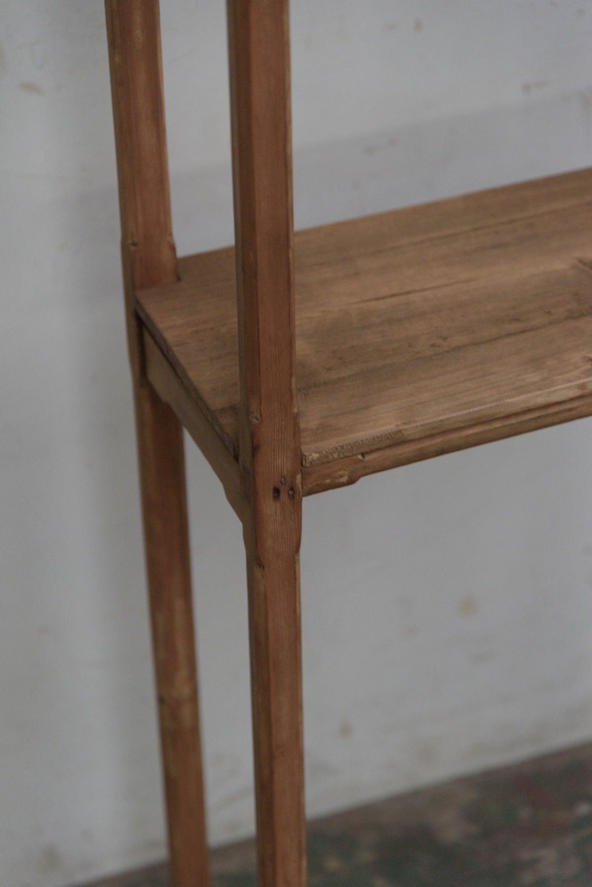 #0064 menu stand
