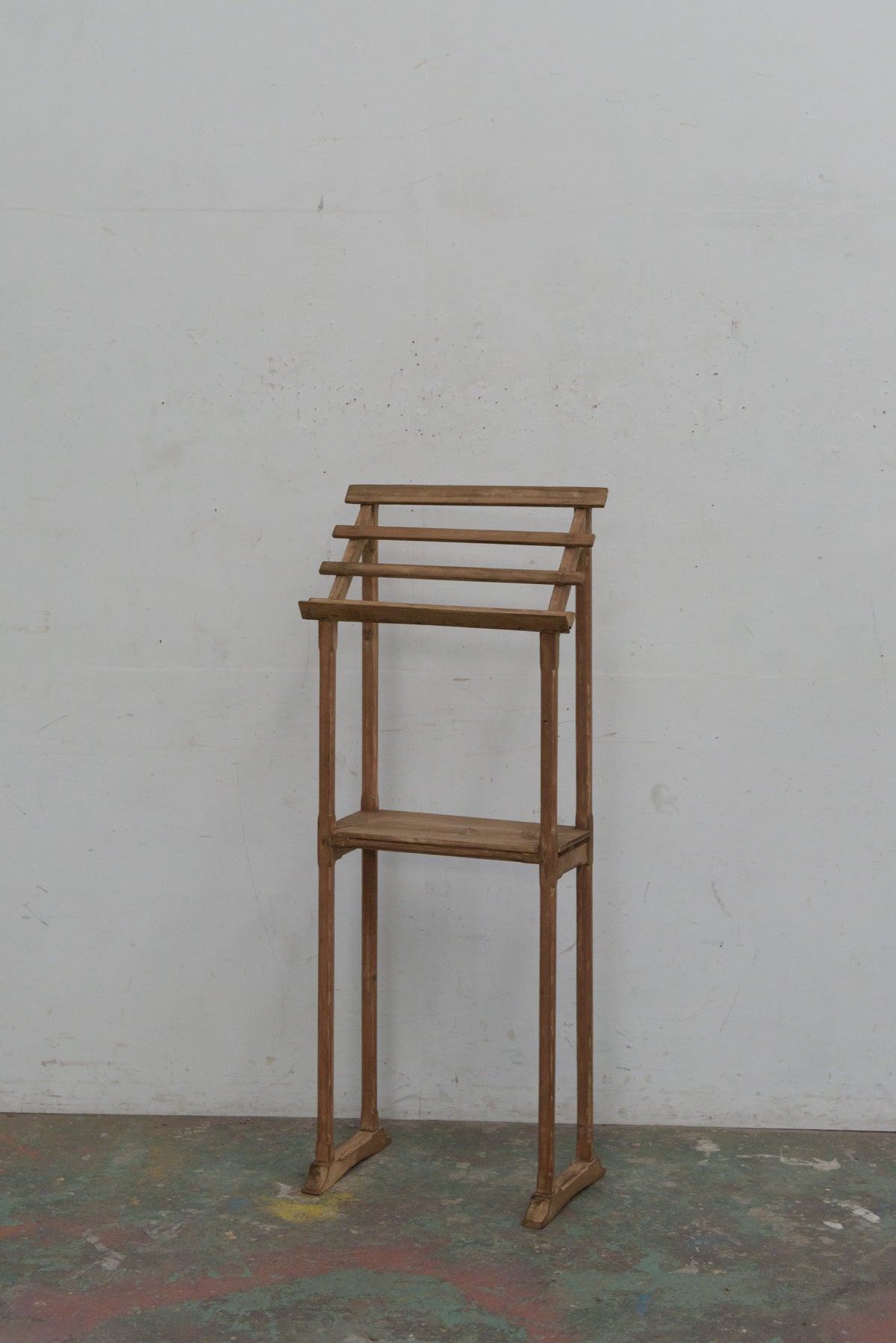 #0064 menu stand