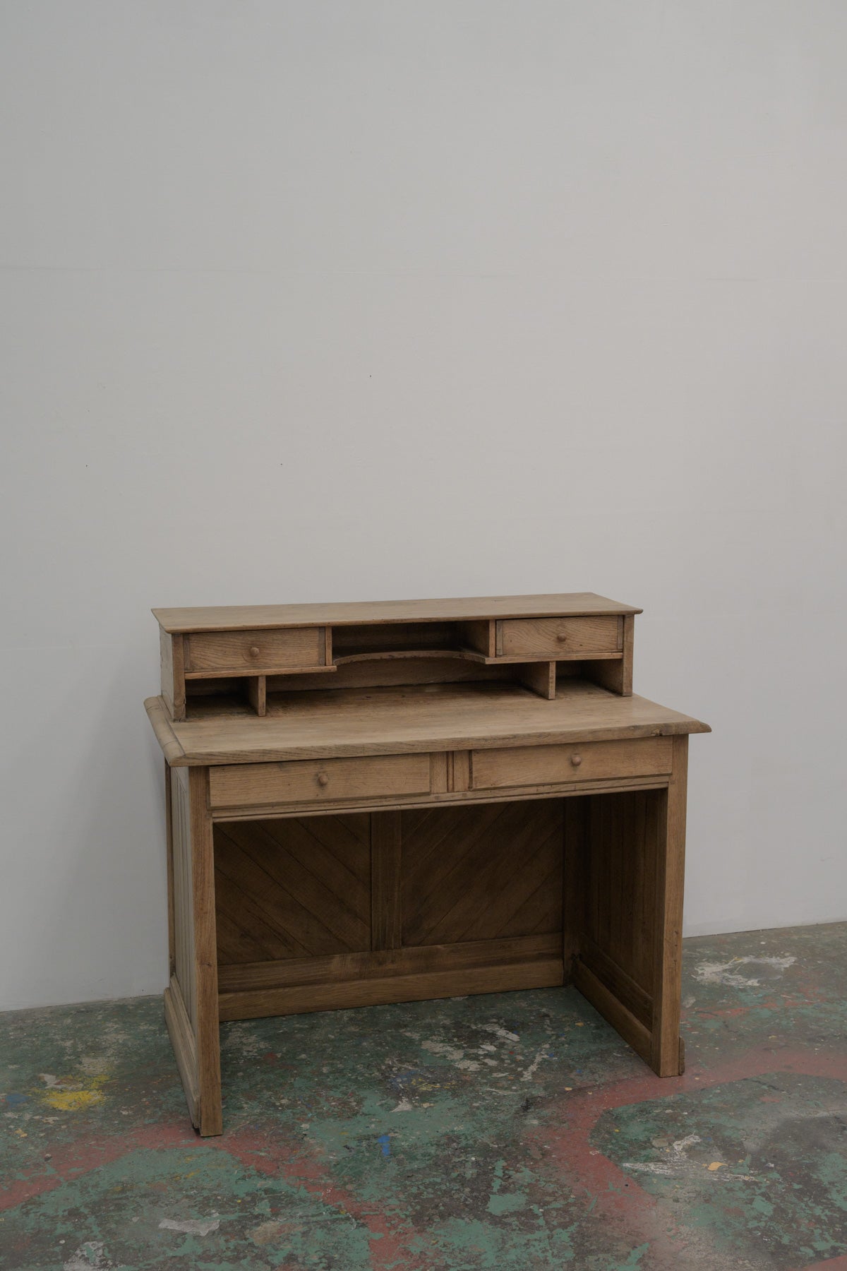 #0682 desk counter