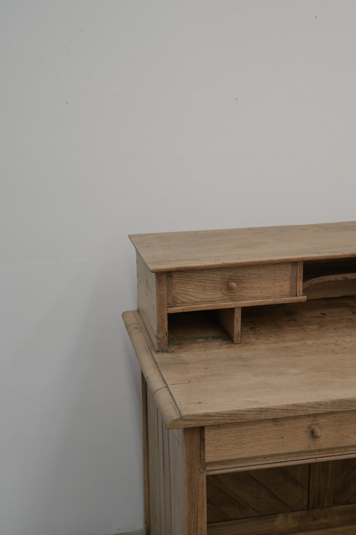 #0682 desk counter