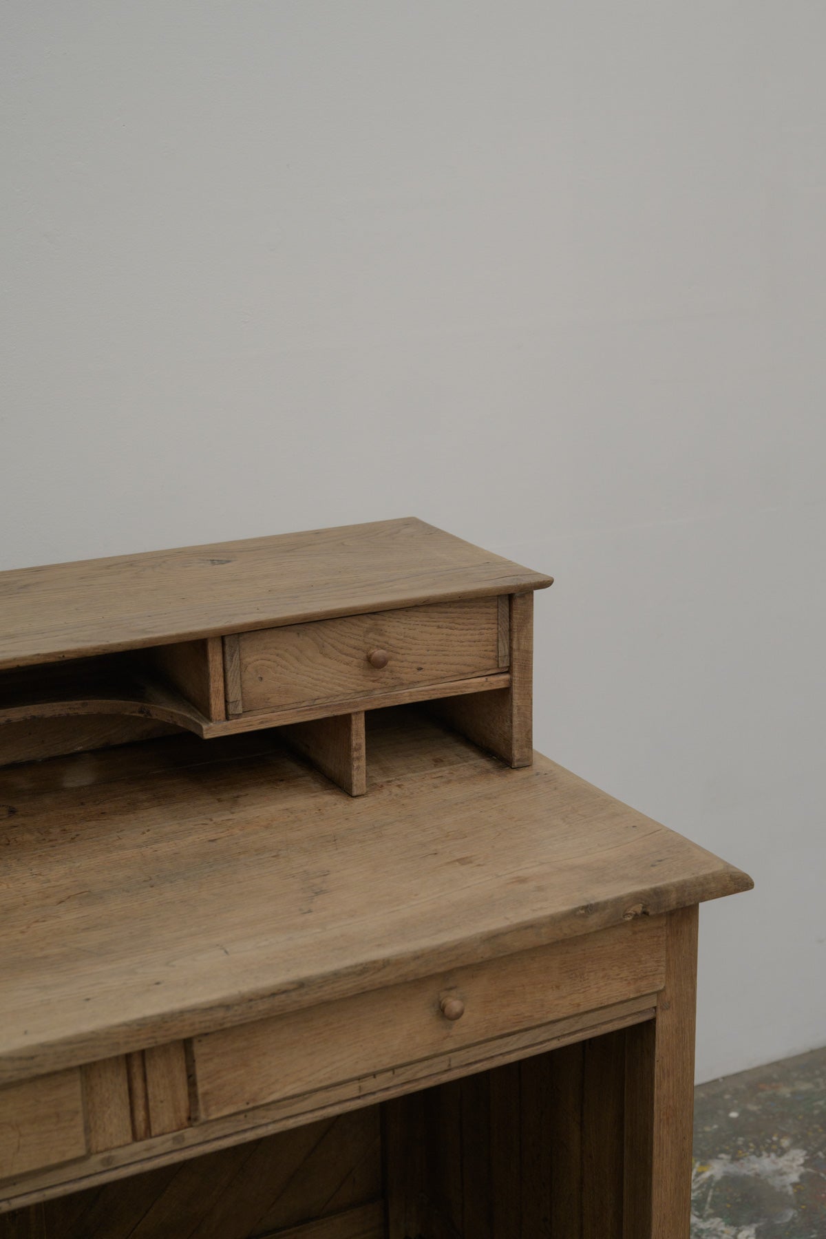 #0682 desk counter