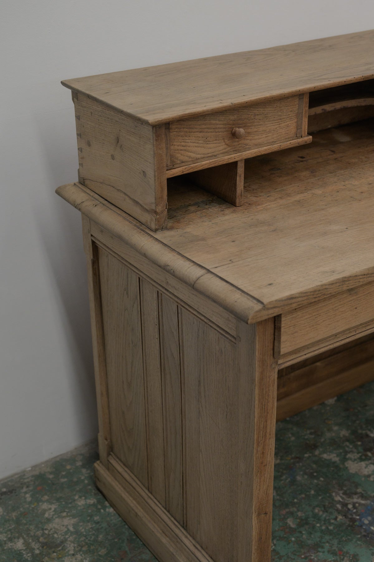 #0682 desk counter