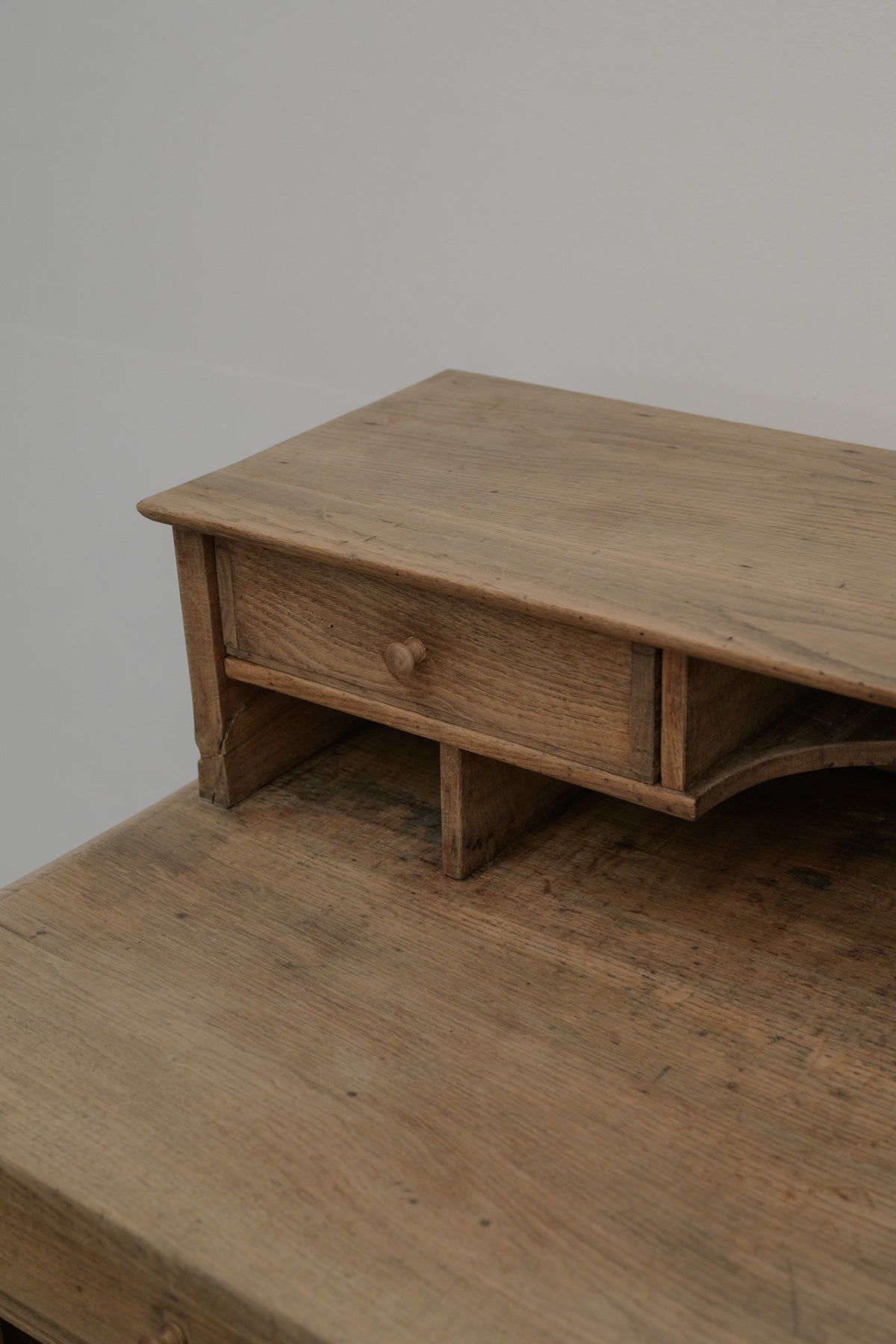 #0682 desk counter
