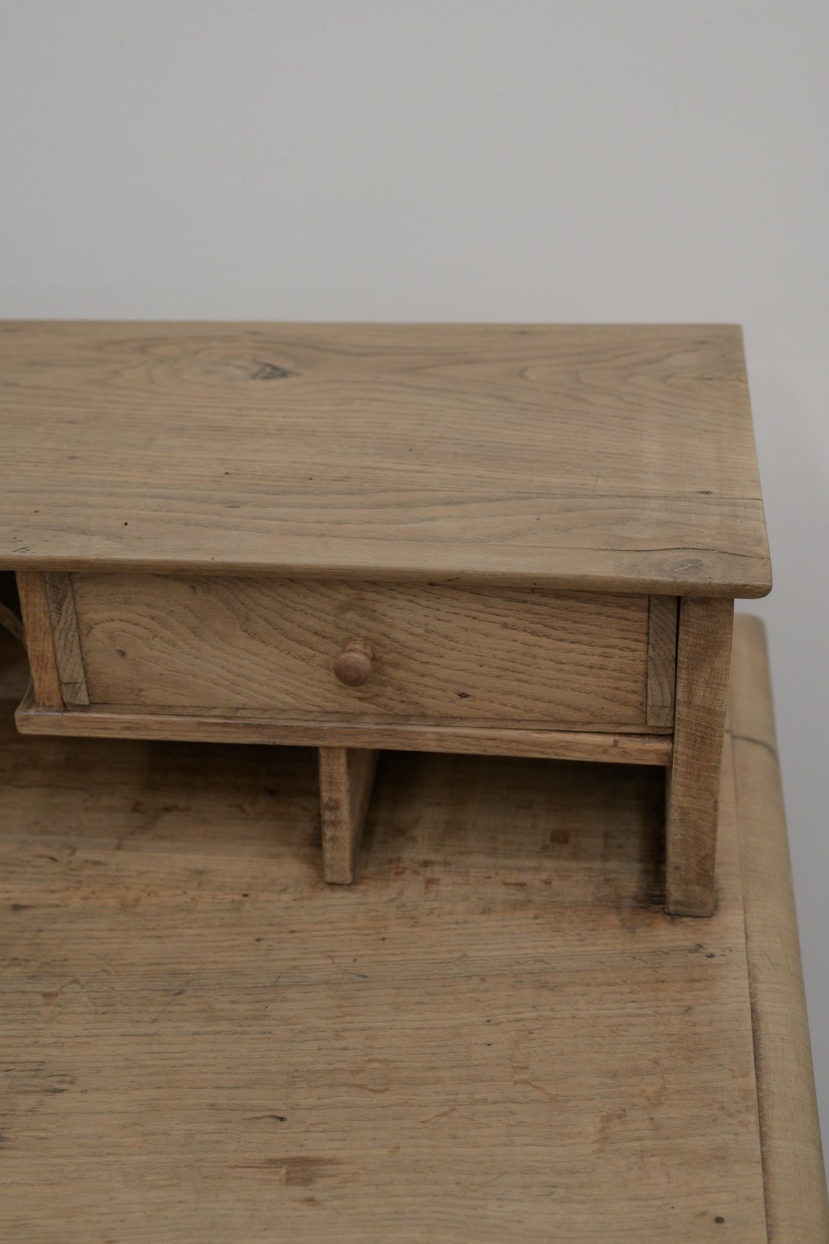 #0682 desk counter