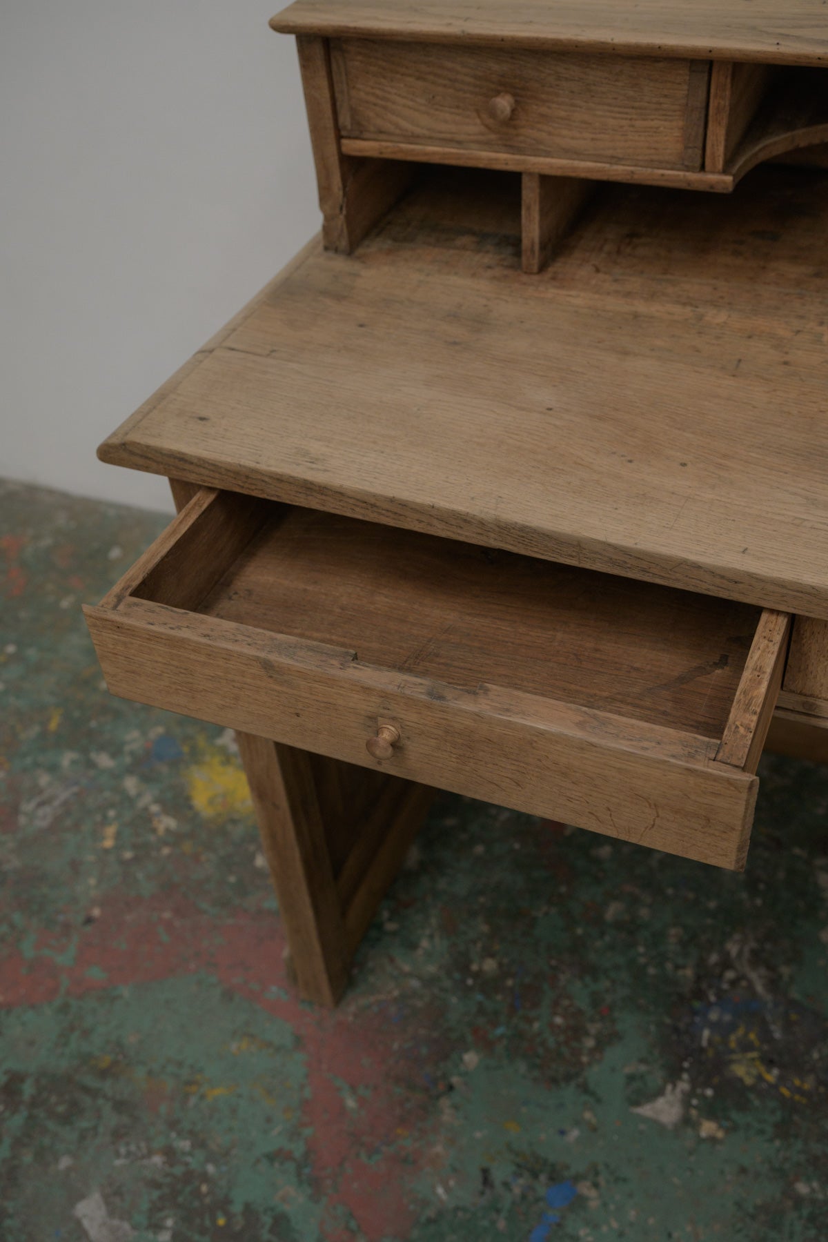 #0682 desk counter